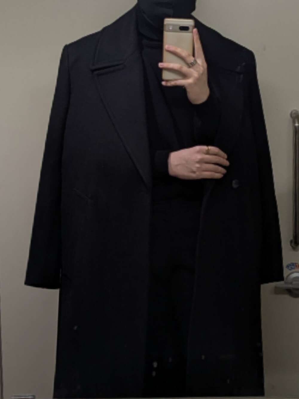 「UNIQLOのアイテム（トップス、ブラック系）」を使った、🤓🫵さん（キッズ・50cm）の冬コーディネートの2枚目の写真