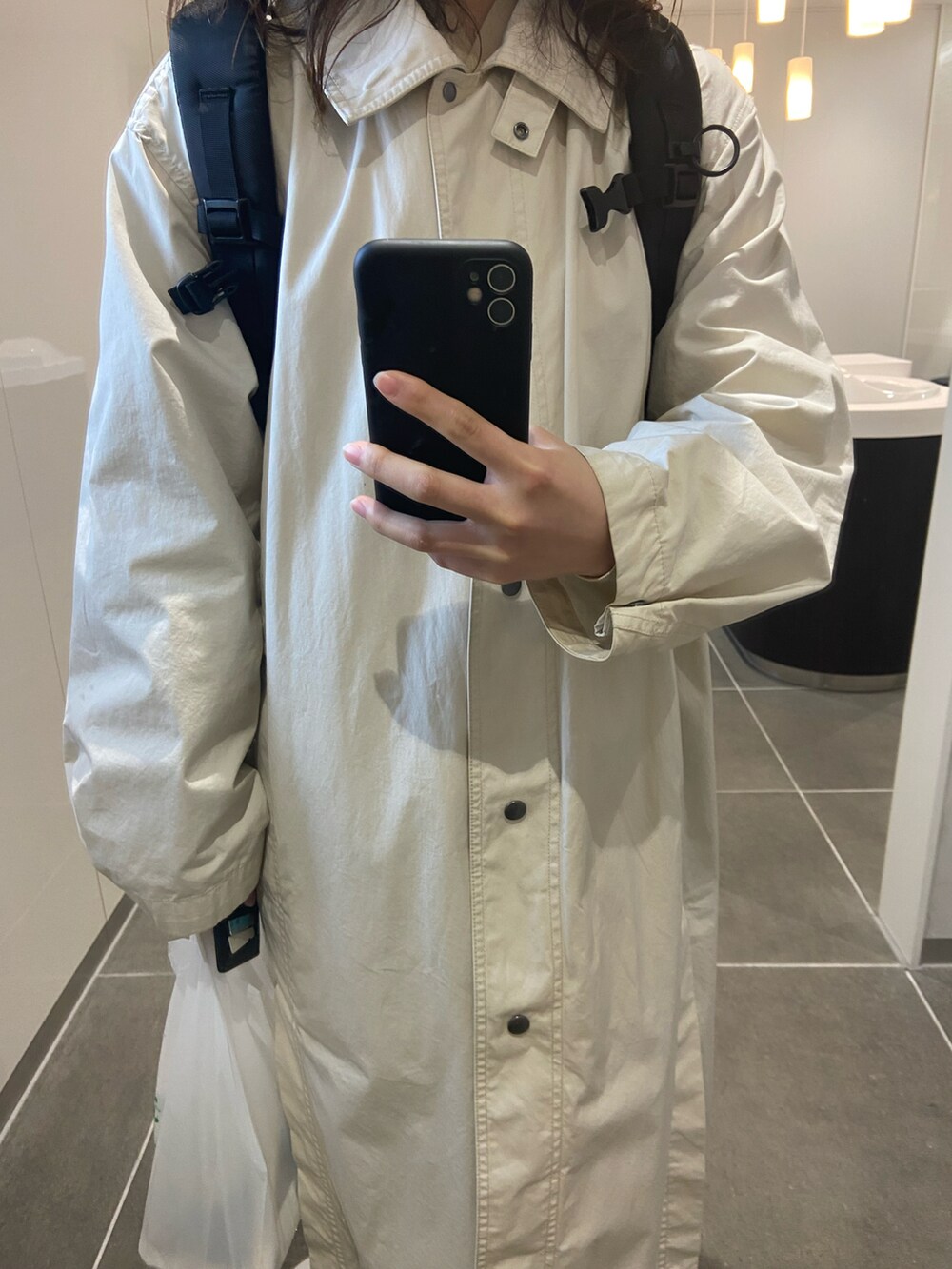 「オフィスカジュアル、ユニクロ、オトナカジュアル、出社コーデ、おしゃれさんと繋がりたい、ootd」｜「ARC'TERYXの【ARC'TERYX/アークテリクス】バックパック/リュック/MANTIS 26L BACKPACK（バックパック/リュック、ブラック系）」を使った、m.さん（レディース・160cm）の春コーディネートの2枚目の写真