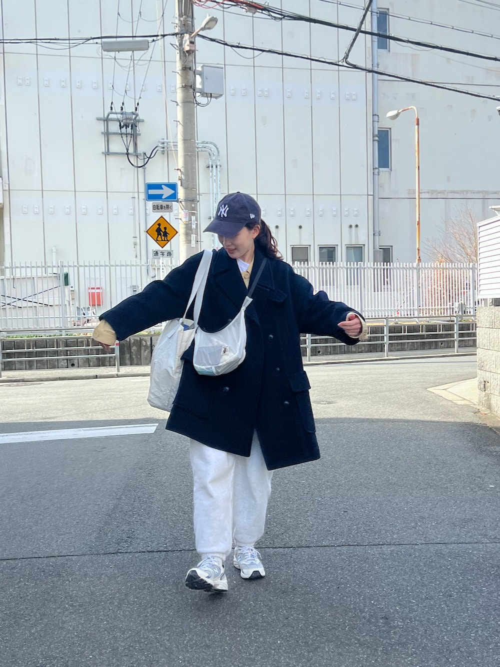 「スウエット、スニーカー、キャップ、今日のコーデ、スニーカーコーデ、ootd」｜「NEW ERAの【NEW ERA】Casual Classic MLB [BSC]（キャップ、ブルー系）」を使った、m.さん（レディース・160cm）の冬コーディネートの2枚目の写真