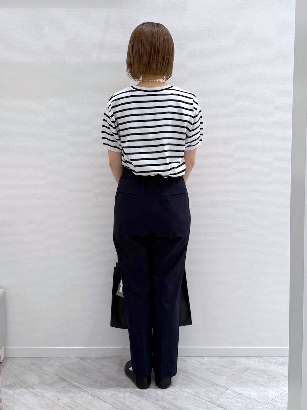 「着痩せ、スゴラクシリーズ_GLOBAL WORK、パンツ、体型カバー、きれいめ、ゆったり、Play九州_GLOBAL WORK、着痩せ・細見え、GLOBAL WORK、夏コーデ、春コーデ、ニット、テーパードパンツ」｜「GLOBAL WORKのらくっション踏めるバブーシュ/136007（その他シューズ、ブラック系）」を使った、mnk1018さん（レディース・158cm）の春コーディネートの3枚目の写真