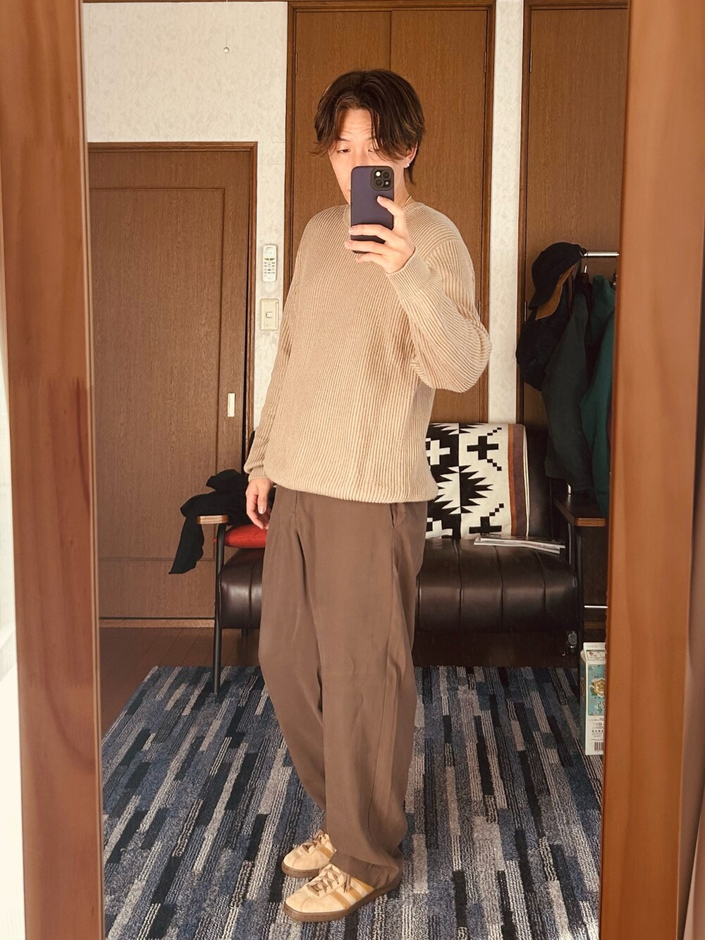 「スラックス、冬コーデ、ニット、古着MIX、古着、シンプル、シンプルコーデ、おしゃれさんと繋がりたい」｜「ZARAのアイテム（テーラードジャケット、ブラック系）」を使った、TSUCKTさん（骨格ナチュラル・メンズ・170cm）の冬コーディネートの4枚目の写真
