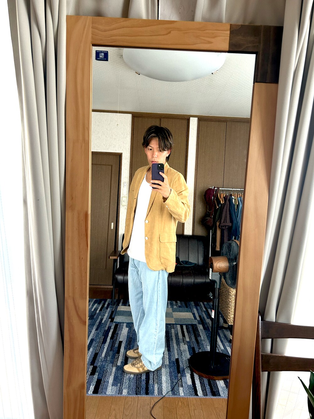 「秋コーデ、ジャケット、スニーカー、GU、BEAMS、キレイめカジュアル、お洒落さんとつながりたい、トレンド、古着MIX、30代コーデ」｜「GUのアイテム（タンクトップ、ホワイト系）」を使った、TSUCKTさん（骨格ナチュラル・メンズ・170cm）の秋コーディネートの3枚目の写真