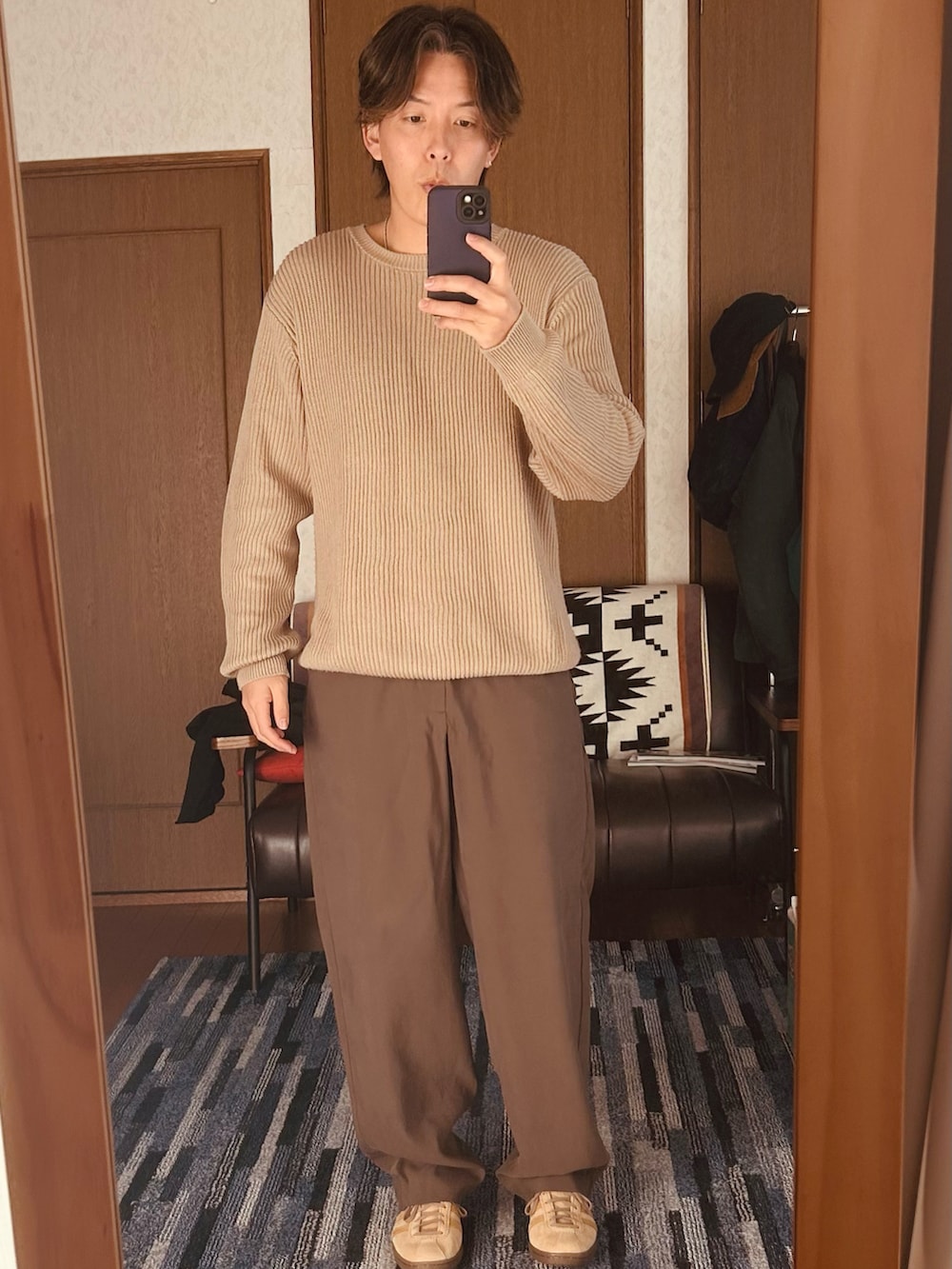 「スラックス、冬コーデ、ニット、古着MIX、古着、シンプル、シンプルコーデ、おしゃれさんと繋がりたい」｜「ZARAのアイテム（テーラードジャケット、ブラック系）」を使った、TSUCKTさん（骨格ナチュラル・メンズ・170cm）の冬コーディネートの3枚目の写真