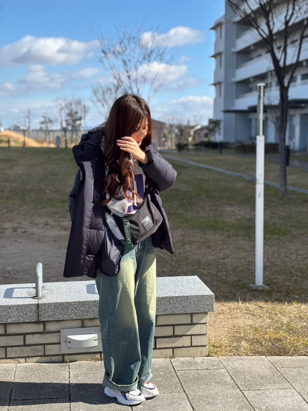 「WEGOのアイテム（デニムパンツ、ブルー系）」を使った、りたんさん（骨格ウェーブ・レディース・153cm）の冬コーディネートの2枚目の写真