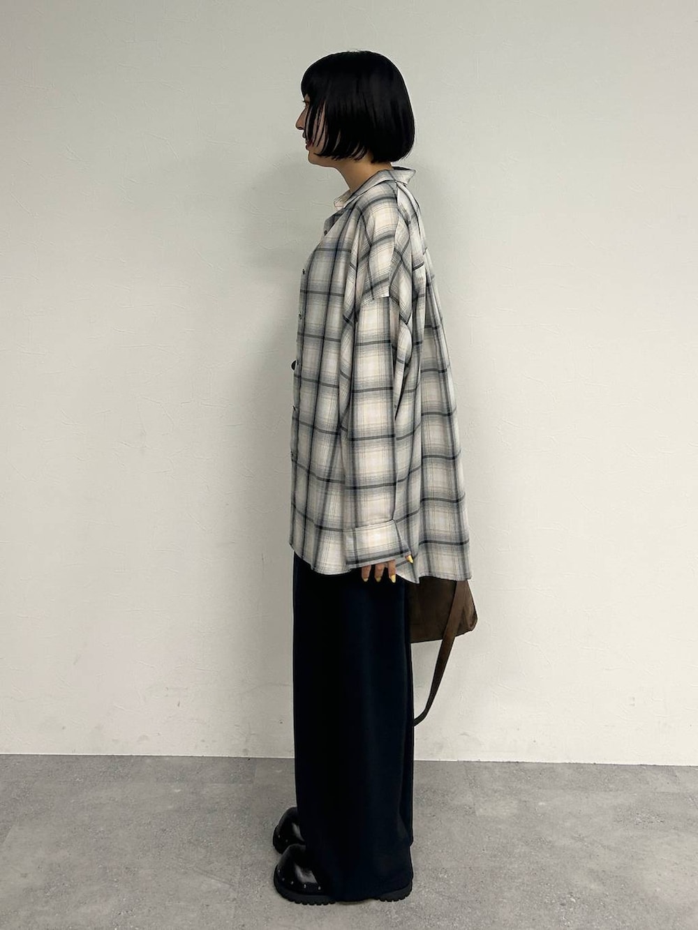 「チェック、シャツ、JEANASIS」｜「JEANASISのアソートチェックシャツLS/157636（シャツ/ブラウス、ホワイト系）」を使った、マリンさん（レディース・160cm）の夏コーディネートの2枚目の写真