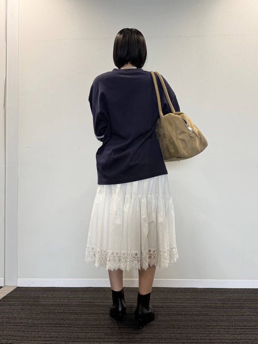 「eL」｜「eLの【eL】Large Boston Bag/288120（ショルダーバッグ、ベージュ系）」を使った、マリンさん（レディース・160cm）の夏コーディネートの3枚目の写真