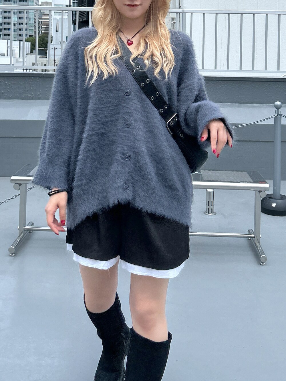「秋っぽコーデ更新中、オトナカジュアル、ゆるコーデ、秋服準備はじめました、低身長女子、#秋コーデ、イエベ春、ブルべ夏、カーディガン、ショートパンツ、ロングブーツ、152cm、カーディガンコーデ」｜「w closetのロングブーツ（ブーツ、ブラック系）」を使った、みうさん（骨格ストレート・レディース・152cm）の秋コーディネートの4枚目の写真