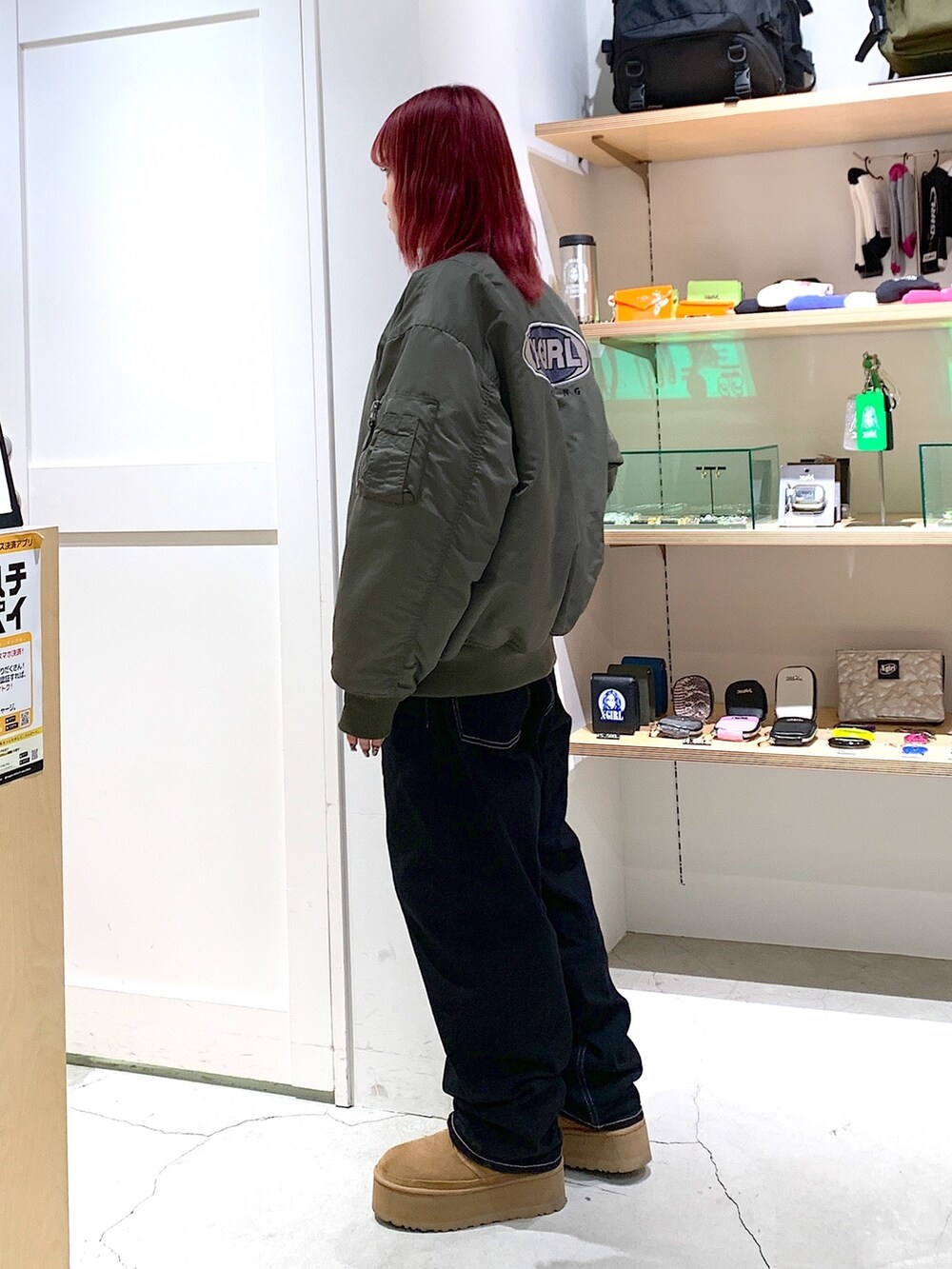 「x-girl、x-girl_ootd、X-girl _ootd、冬コーデ、ストリートコーデ、MA-1、リバーシブルジャケット、タンクトップ、テーパードパンツ、定番パンツ」｜「X-girlのMA-1 JACKET（MA-1、グリーン系）」を使った、古内 麻衣さん（レディース・157cm）の冬コーディネートの2枚目の写真