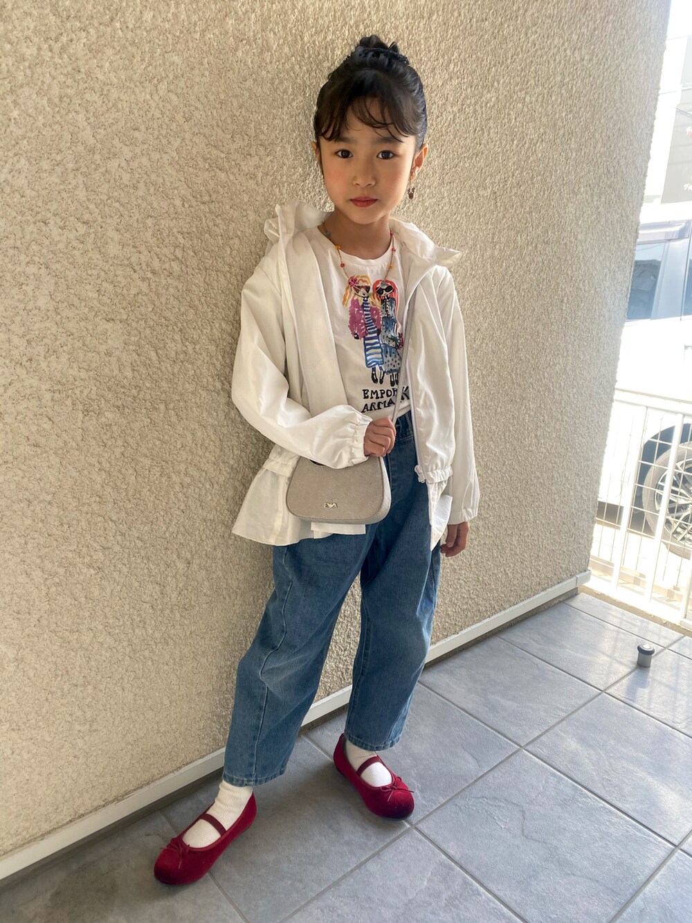 「春めき満開コーデ、キッズコーデ、女の子コーデ」｜「BeBe Petits Pois Vertのアイテム（トップス、ホワイト系）」を使った、ryoさん（キッズ・120cm）の春コーディネートの3枚目の写真