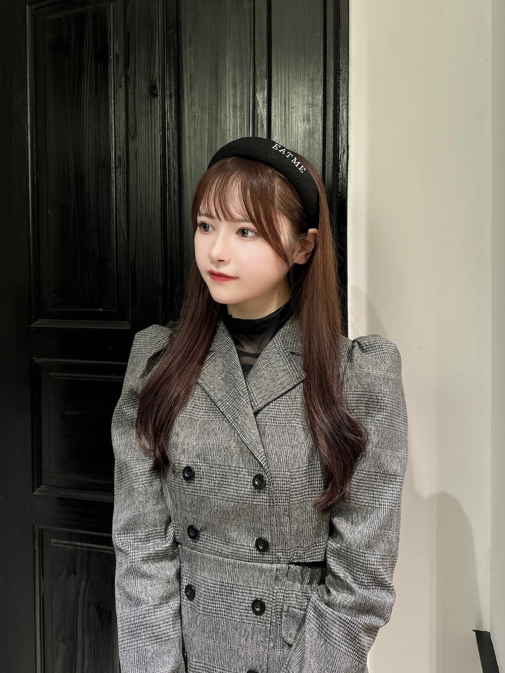 その他のワンピース、ブラック系のTシャツ/カットソー、その他のパンプスを着用したレディースの秋コーディネートの3枚目の写真