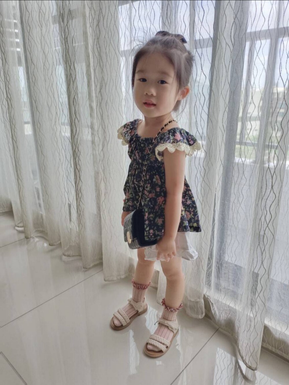 「無のアイテム（サンダル、ホワイト系）」を使った、點點さん（キッズ・90cm）の夏コーディネートの2枚目の写真