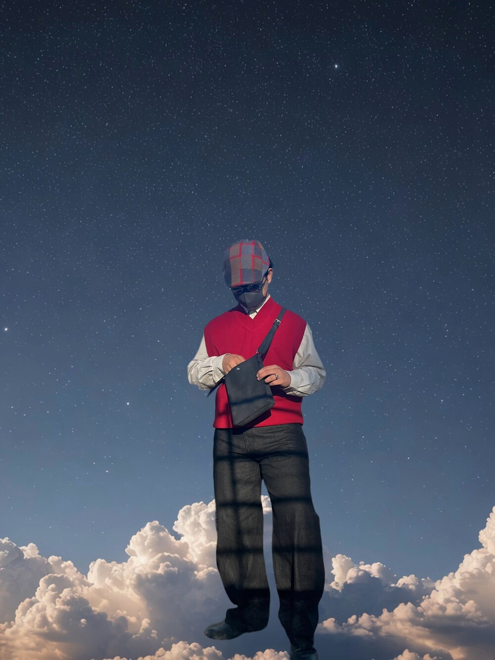 レッド系のベスト、ホワイト系のシャツ/ブラウス、ブラック系のデニムパンツを着用したメンズの春コーディネートの3枚目の写真