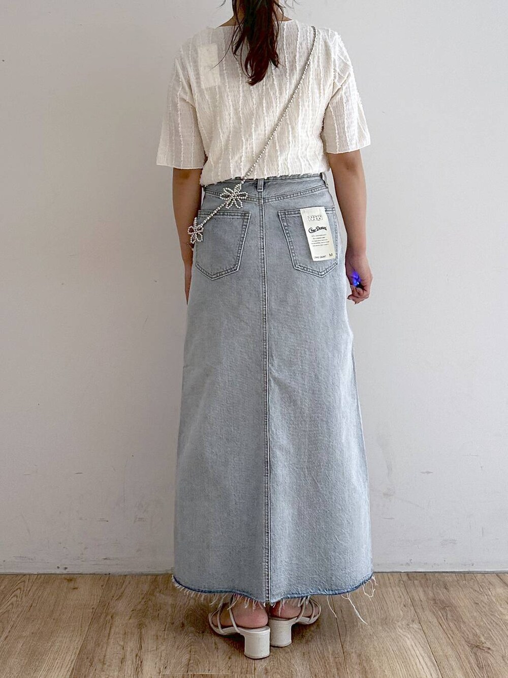 「ベーシック/シンプル、ローリーズスタイル_LOWRYS FARM、低身長、LOWRYS FARM、シンプルコーデ、大人女子カジュアル_LOWRYS FARM」｜「Me%のオハナビーズモバイルショルダーストラップ 109516（スマホグッズ、グレー系）」を使った、mimuさん（レディース・154cm）の夏コーディネートの3枚目の写真