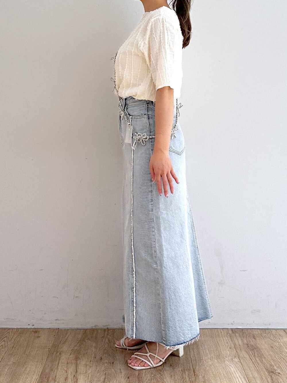 「ベーシック/シンプル、ローリーズスタイル_LOWRYS FARM、低身長、LOWRYS FARM、シンプルコーデ、大人女子カジュアル_LOWRYS FARM」｜「Me%のオハナビーズモバイルショルダーストラップ 109516（スマホグッズ、グレー系）」を使った、mimuさん（レディース・154cm）の夏コーディネートの2枚目の写真
