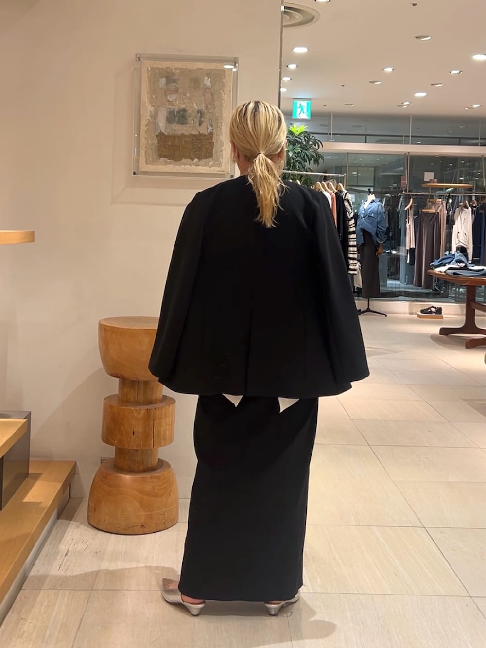 「150cm台コーデ、オフィスカジュアル、骨格ストレート、イエベ春、gallardagalante、ジャケットコーデ、体型カバー」｜「GALLARDAGALANTEの【CHIKAコラボアイテム】ZIPタイトスカート（スカート、ブラック系）」を使った、モリさん（骨格ストレート・レディース・151cm）の春コーディネートの3枚目の写真