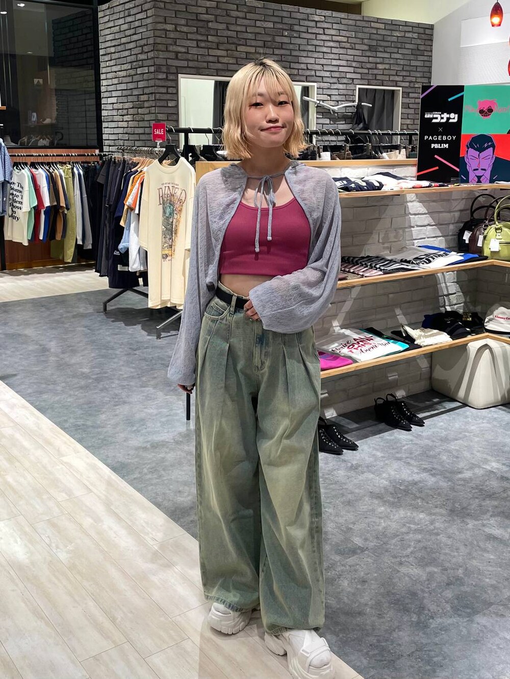 「カジュアル、個性派、差し色コーデ、オーバーサイズ、PAGEBOY、PBLIM、古着MIX、レイヤードスタイル、サンダル、厚底サンダル、日焼け止め、カジュアルコーデ、ストリート、デニムパンツ、ワイドパンツ」｜「PAGEBOYのモードバックルベルト3（ベルト、ブラック系）」を使った、nya2kichanさん（レディース・158cm）の夏コーディネートの5枚目の写真
