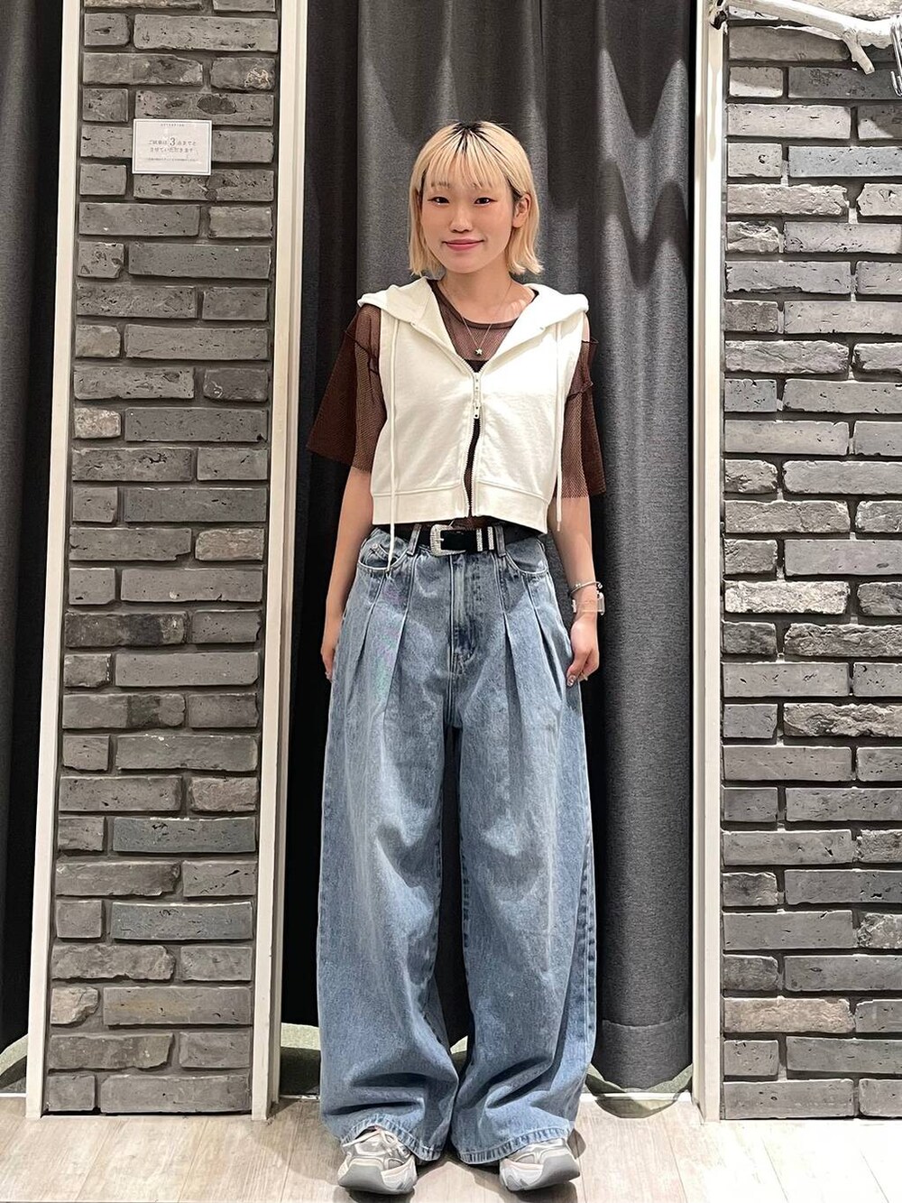 「カジュアル、個性派、差し色コーデ、オーバーサイズ、PAGEBOY、PBLIM、古着MIX、レイヤードスタイル、韓国系、カジュアルコーデ、韓国ファッション」｜「PAGEBOYのモードバックルベルト3（ベルト、ブラック系）」を使った、nya2kichanさん（レディース・158cm）の夏コーディネートの4枚目の写真