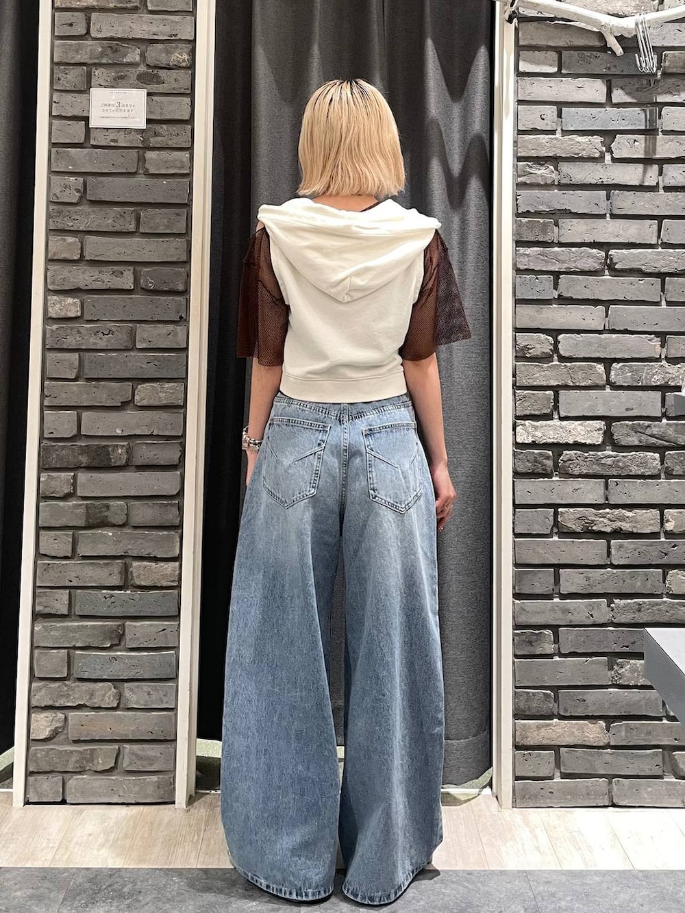 「カジュアル、個性派、差し色コーデ、オーバーサイズ、PAGEBOY、PBLIM、古着MIX、レイヤードスタイル、韓国系、カジュアルコーデ、韓国ファッション」｜「PAGEBOYのモードバックルベルト3（ベルト、ブラック系）」を使った、nya2kichanさん（レディース・158cm）の夏コーディネートの3枚目の写真