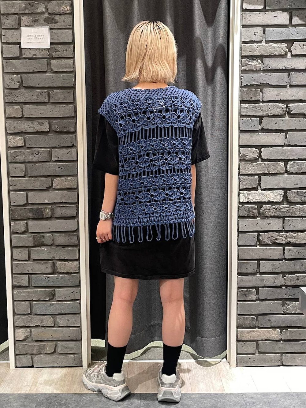 「カジュアル、個性派、差し色コーデ、オーバーサイズ、PAGEBOY、PBLIM、古着MIX、レイヤードスタイル、カジュアルコーデ、ワンピース、Tシャツ、韓国系、韓国ファッション、スポーティ、メンズライク」｜「PAGEBOYのクロシェレースベスト（ベスト、ブルー系）」を使った、nya2kichanさん（レディース・158cm）の夏コーディネートの3枚目の写真