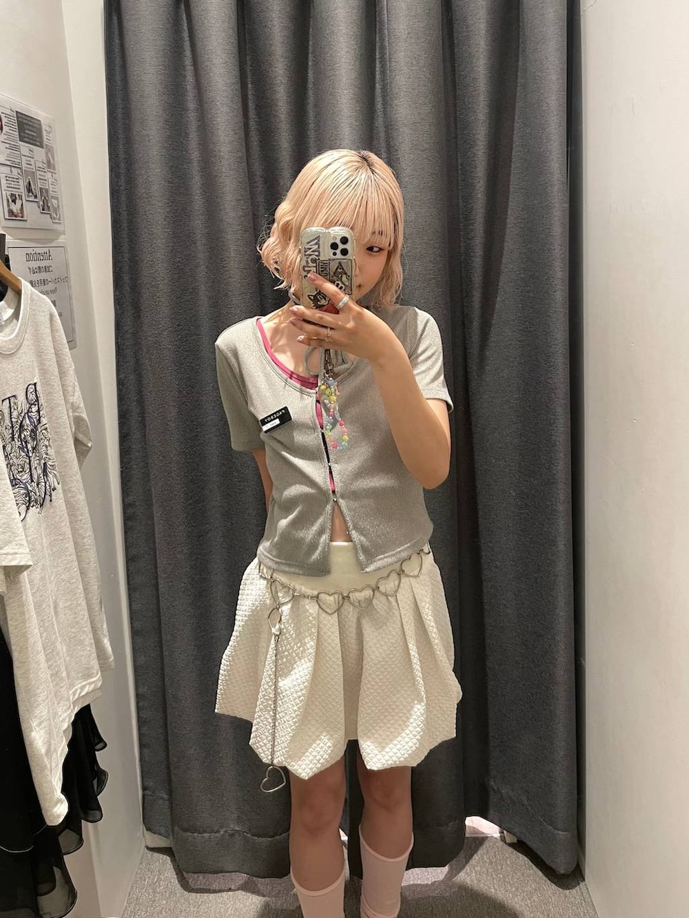 「カジュアル、個性派、差し色コーデ、オーバーサイズ、PAGEBOY、PBLIM、古着MIX、レイヤードスタイル、キラキラアイテム、ミニスカート、スカート」｜「PAGEBOYのカップツキFITキャミ（キャミソール、レッド系）」を使った、nya2kichanさん（レディース・158cm）の夏コーディネートの4枚目の写真