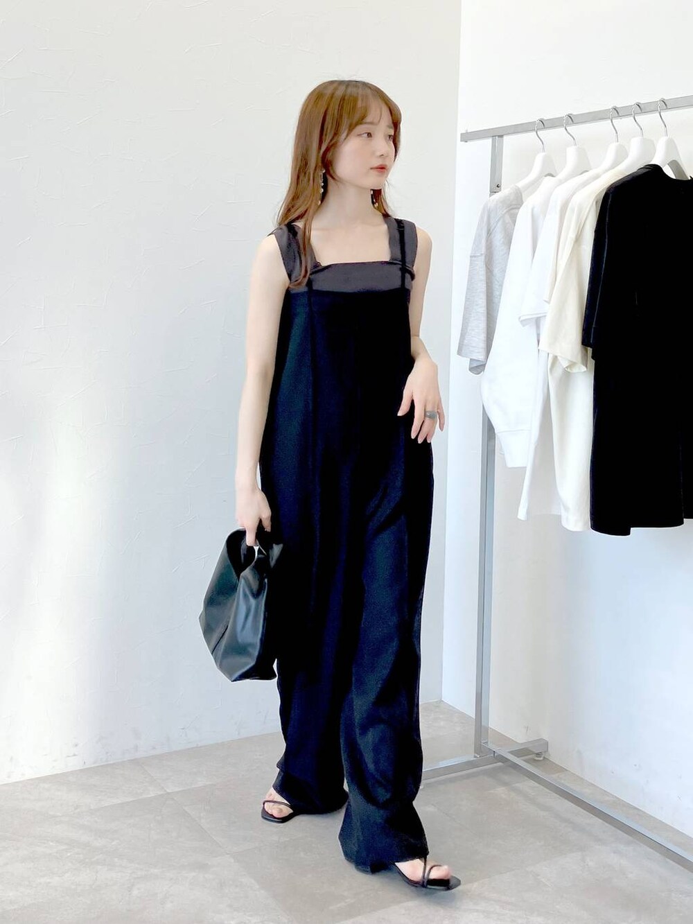 「きれいめ、トラッド、高見え、休日コーデ、骨格ウェーブ、モード、旅行、着痩せ・細見え、シンプルコーデ、STERNBERG、大人カジュアル、ジャケット、ジャケットスタイル、ニット、タンクトップ」｜「STERNBERGのオーバーリネンテーラードジャケット（テーラードジャケット、ブラウン系）」を使った、ぱっち(STERNBERG)さん（レディース・158cm）の春コーディネートの6枚目の写真