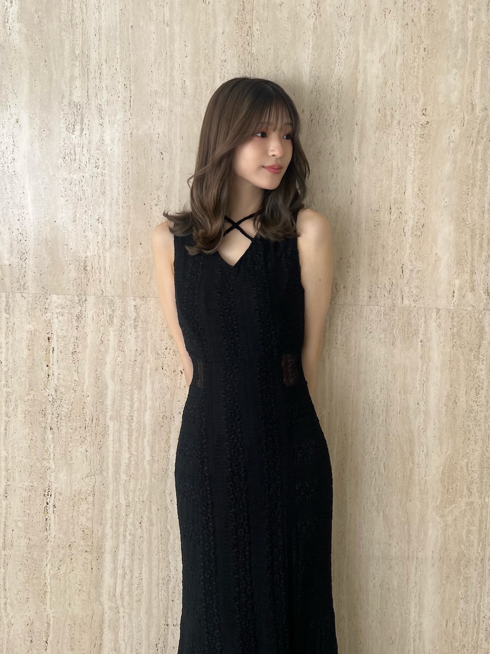 「タイトワンピース、ワンピ、ワンピース、ワンピーススタイル、ワンピースコーデ、大人女子、大人かわいい、大人ガーリー、大人可愛い、フェミニン、フェミニンコーデ、キレイめ、きれいめコーディネート、キレイめコーデ、きれいめコーデ」｜「MERCURYDUOのカットレースブロッキングマーメイドワンピース（ワンピース、ブラック系）」を使った、mihoさん（骨格ウェーブ・レディース・163cm）の春コーディネートの5枚目の写真
