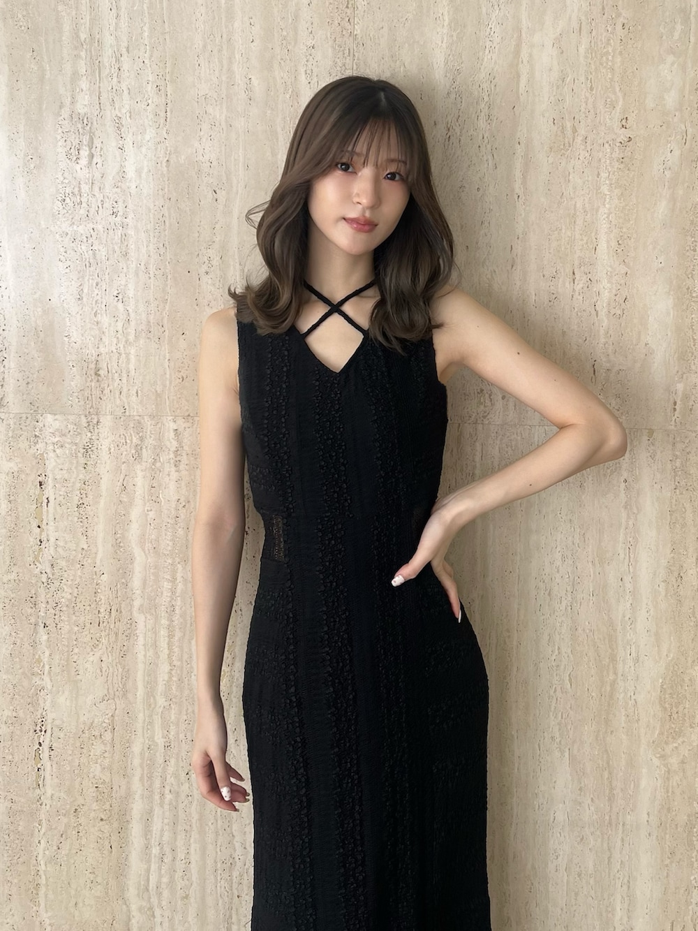 「タイトワンピース、ワンピ、ワンピース、ワンピーススタイル、ワンピースコーデ、大人女子、大人かわいい、大人ガーリー、大人可愛い、フェミニン、フェミニンコーデ、キレイめ、きれいめコーディネート、キレイめコーデ、きれいめコーデ」｜「MERCURYDUOのカットレースブロッキングマーメイドワンピース（ワンピース、ブラック系）」を使った、mihoさん（骨格ウェーブ・レディース・163cm）の春コーディネートの2枚目の写真