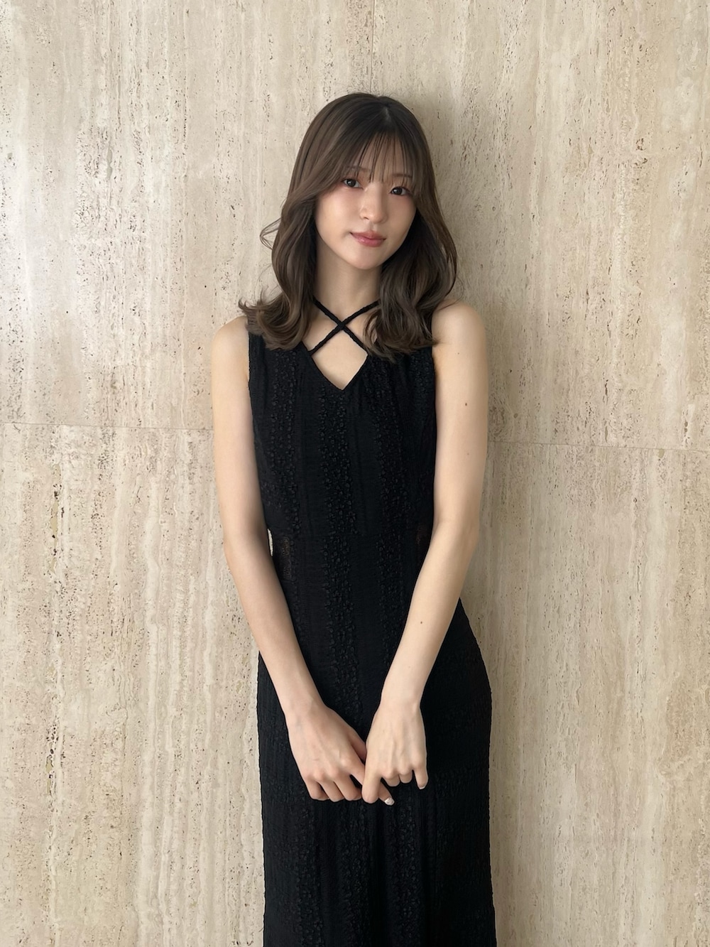 「タイトワンピース、ワンピ、ワンピース、ワンピーススタイル、ワンピースコーデ、大人女子、大人かわいい、大人ガーリー、大人可愛い、フェミニン、フェミニンコーデ、キレイめ、きれいめコーディネート、キレイめコーデ、きれいめコーデ」｜「MERCURYDUOのカットレースブロッキングマーメイドワンピース（ワンピース、ブラック系）」を使った、mihoさん（骨格ウェーブ・レディース・163cm）の春コーディネートの4枚目の写真