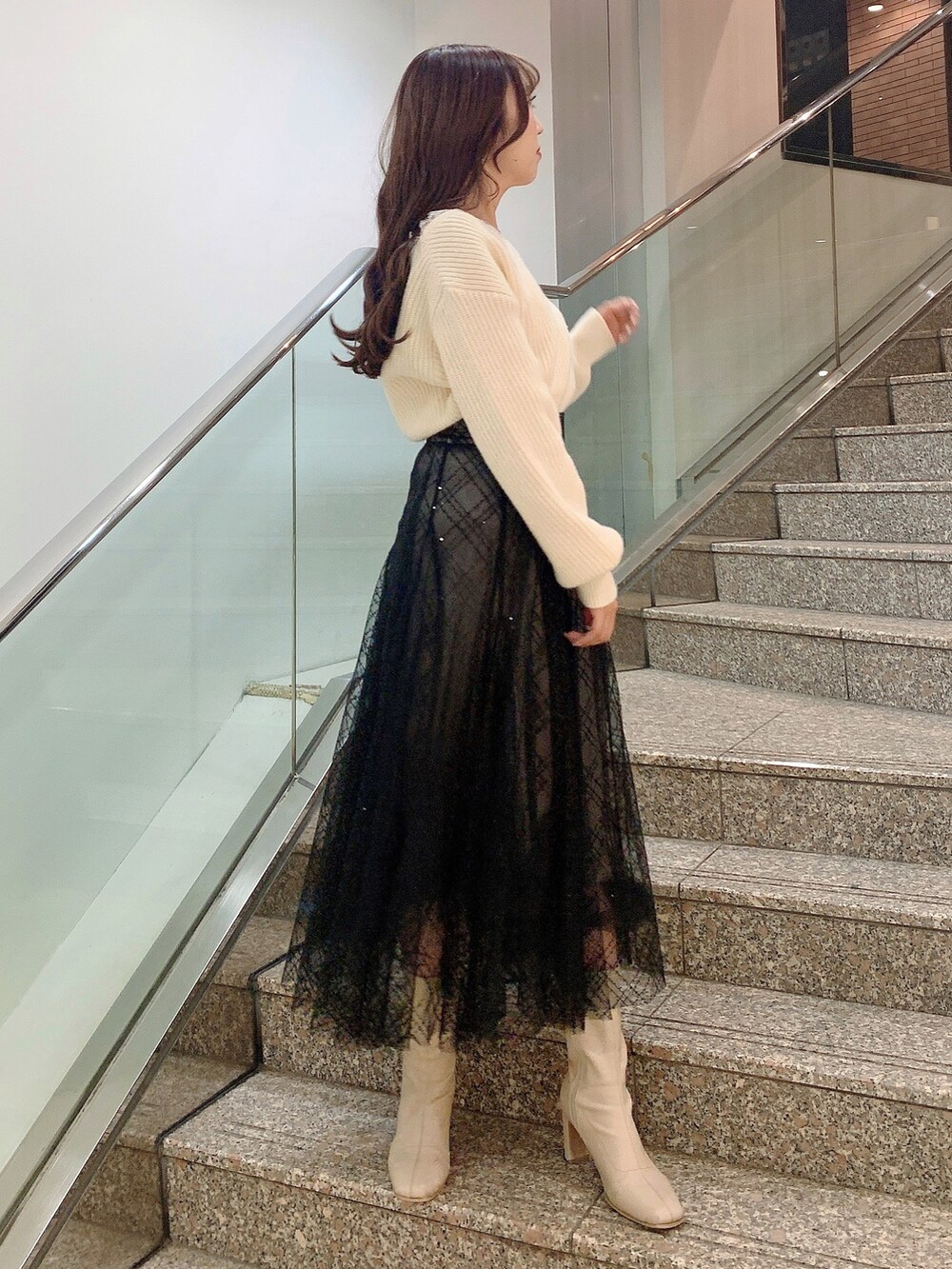 「dazzlinのスパンコールチュールチェックスカート（スカート、ブラック系）」を使った、airiさん（レディース・160cm）の冬コーディネートの3枚目の写真