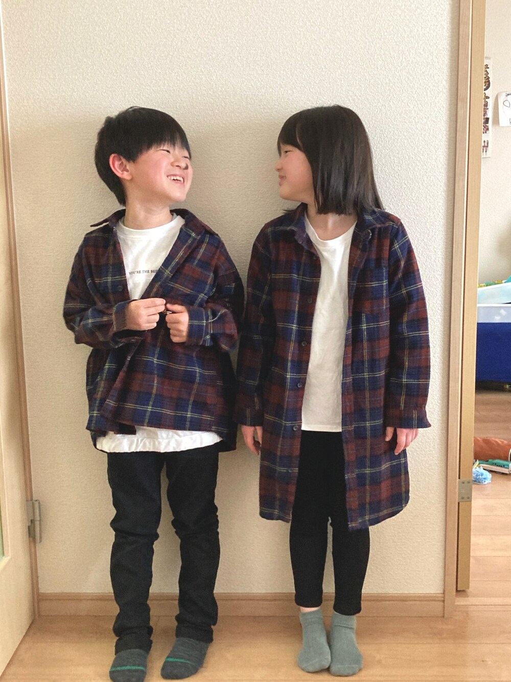 「BRANSHESの【異素材使い】バックストライプ半袖Tシャツ（Tシャツ/カットソー、ホワイト系）」を使った、sooooooounaさん（キッズ・122cm）の春コーディネートの3枚目の写真