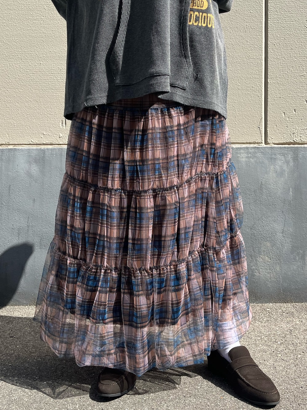 「春色、春めき満開コーデ、お出かけスタイル、チュールスカート、チャオパニック、チャオパニック(Ciaopanic)、骨格ストレート、163cm、フーディー、春服、花見、ラフコーデ、ラフスタイル、カジュアルコーデ、カジュアル」｜「RePRODUCTION LABELの【RePRODUCTION LABEL / リプロダクションレーベル】サーマルスキッパーフーディー（Tシャツ/カットソー、グレー系）」を使った、gnk93さん（レディース・163cm）の春コーディネートの3枚目の写真
