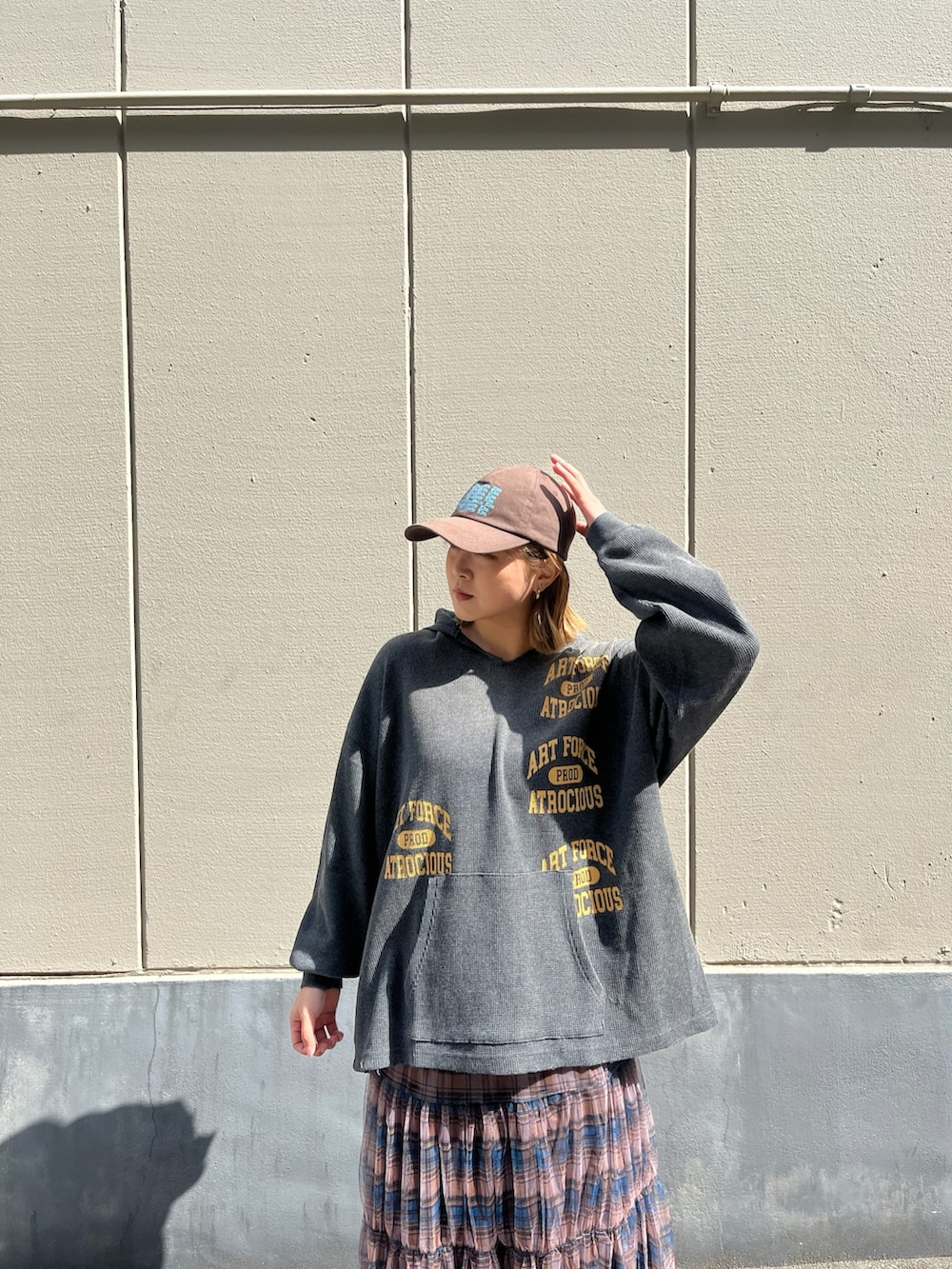 「春色、春めき満開コーデ、お出かけスタイル、チュールスカート、チャオパニック、チャオパニック(Ciaopanic)、骨格ストレート、163cm、フーディー、春服、花見、ラフコーデ、ラフスタイル、カジュアルコーデ、カジュアル」｜「RePRODUCTION LABELの【RePRODUCTION LABEL / リプロダクションレーベル】サーマルスキッパーフーディー（Tシャツ/カットソー、グレー系）」を使った、gnk93さん（レディース・163cm）の春コーディネートの2枚目の写真