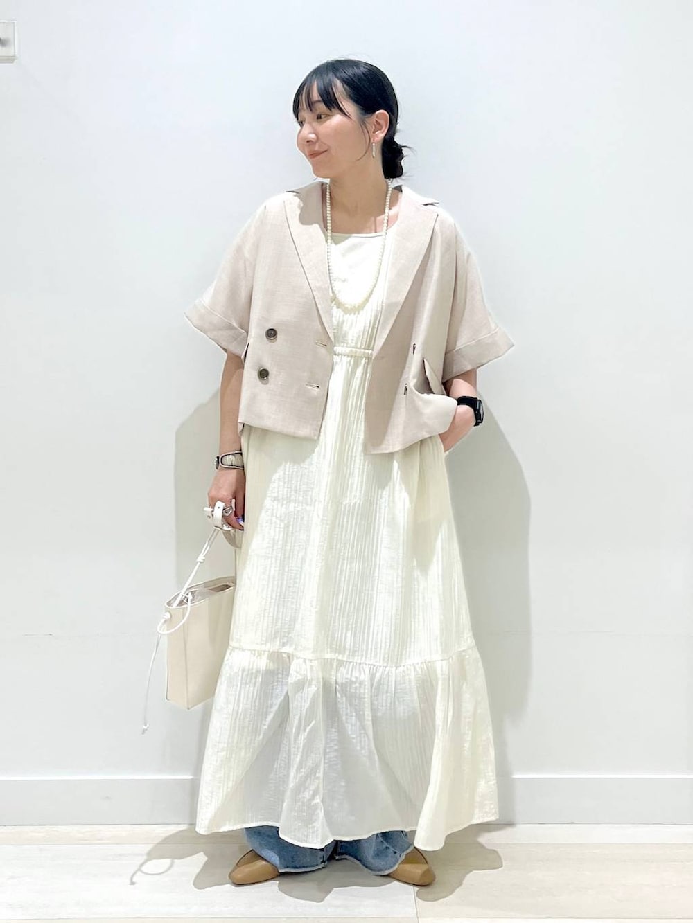 「パンツ、ワイドパンツ、ジャケットスタイル、GLOBAL WORK、まちがいない服_GLOBAL WORK、EiiS_GLOBAL WORK、フェミニン、GOOD DENIM_GLOBAL WORK、体型カバー、着痩せ・細見え、カジュアル、アウター、ワンピース、ジャケット」｜「GLOBAL WORKのらくっション踏めるバブーシュ/136007（その他シューズ、ベージュ系）」を使った、manasangwさん（レディース・155cm）の春コーディネートの6枚目の写真