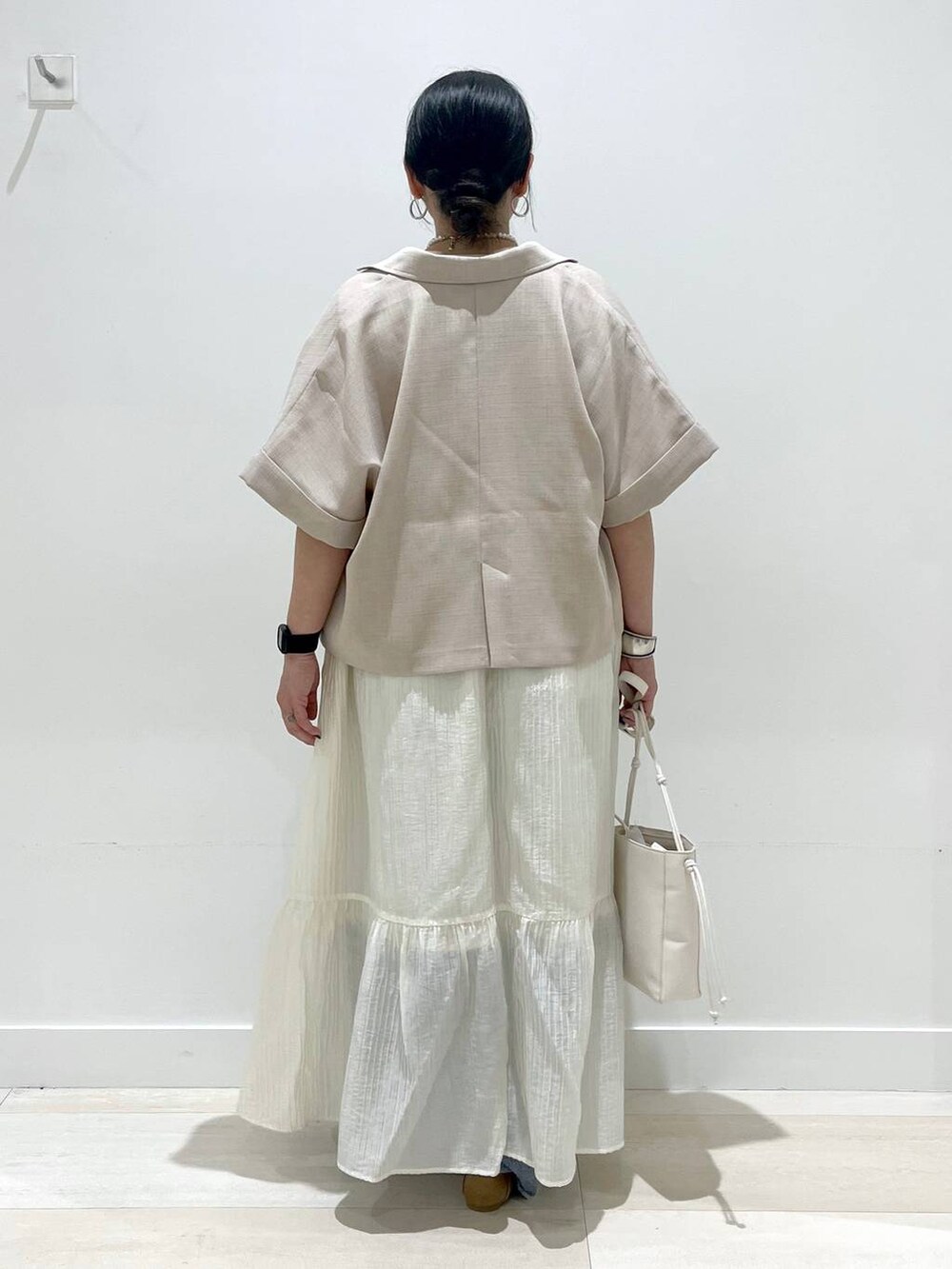 「パンツ、ワイドパンツ、ジャケットスタイル、GLOBAL WORK、まちがいない服_GLOBAL WORK、EiiS_GLOBAL WORK、フェミニン、GOOD DENIM_GLOBAL WORK、体型カバー、着痩せ・細見え、カジュアル、アウター、ワンピース、ジャケット」｜「GLOBAL WORKのらくっション踏めるバブーシュ/136007（その他シューズ、ベージュ系）」を使った、manasangwさん（レディース・155cm）の春コーディネートの3枚目の写真