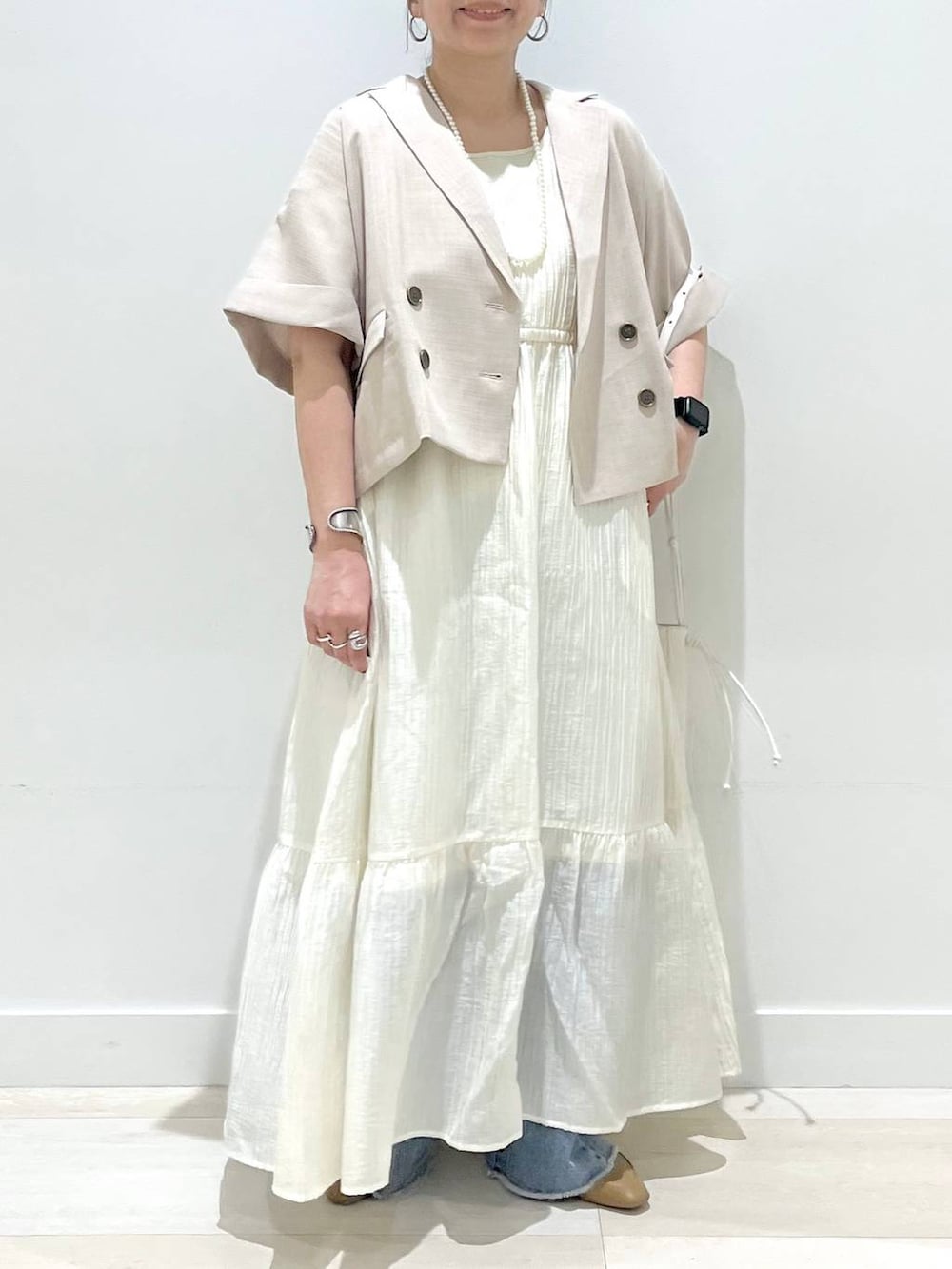 「パンツ、ワイドパンツ、ジャケットスタイル、GLOBAL WORK、まちがいない服_GLOBAL WORK、EiiS_GLOBAL WORK、フェミニン、GOOD DENIM_GLOBAL WORK、体型カバー、着痩せ・細見え、カジュアル、アウター、ワンピース、ジャケット」｜「GLOBAL WORKのらくっション踏めるバブーシュ/136007（その他シューズ、ベージュ系）」を使った、manasangwさん（レディース・155cm）の春コーディネートの4枚目の写真