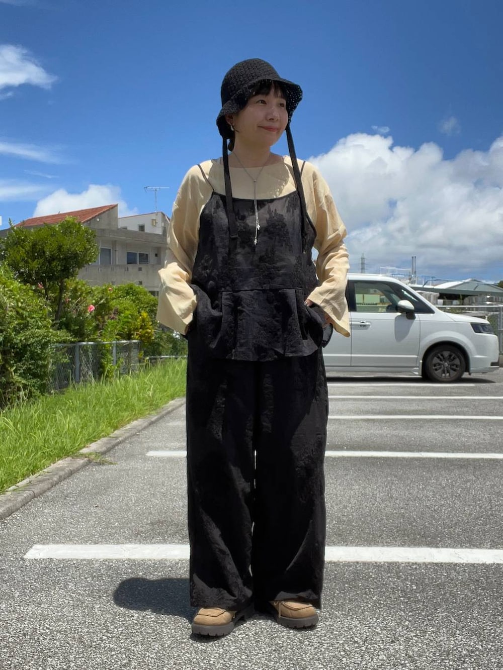 「体型カバー、着痩せ・細見え、カジュアル、ブラウス、キャミソール、パンツ、ワイドパンツ、ママコーデ、studio CLIP、フェミニン、シンプルコーデ、ベーシック/シンプル、シワ軽減」｜「studio CLIPのシアーレイヤードキャミソール（キャミソール、ブラック系）」を使った、manasangwさん（レディース・155cm）の夏コーディネートの7枚目の写真