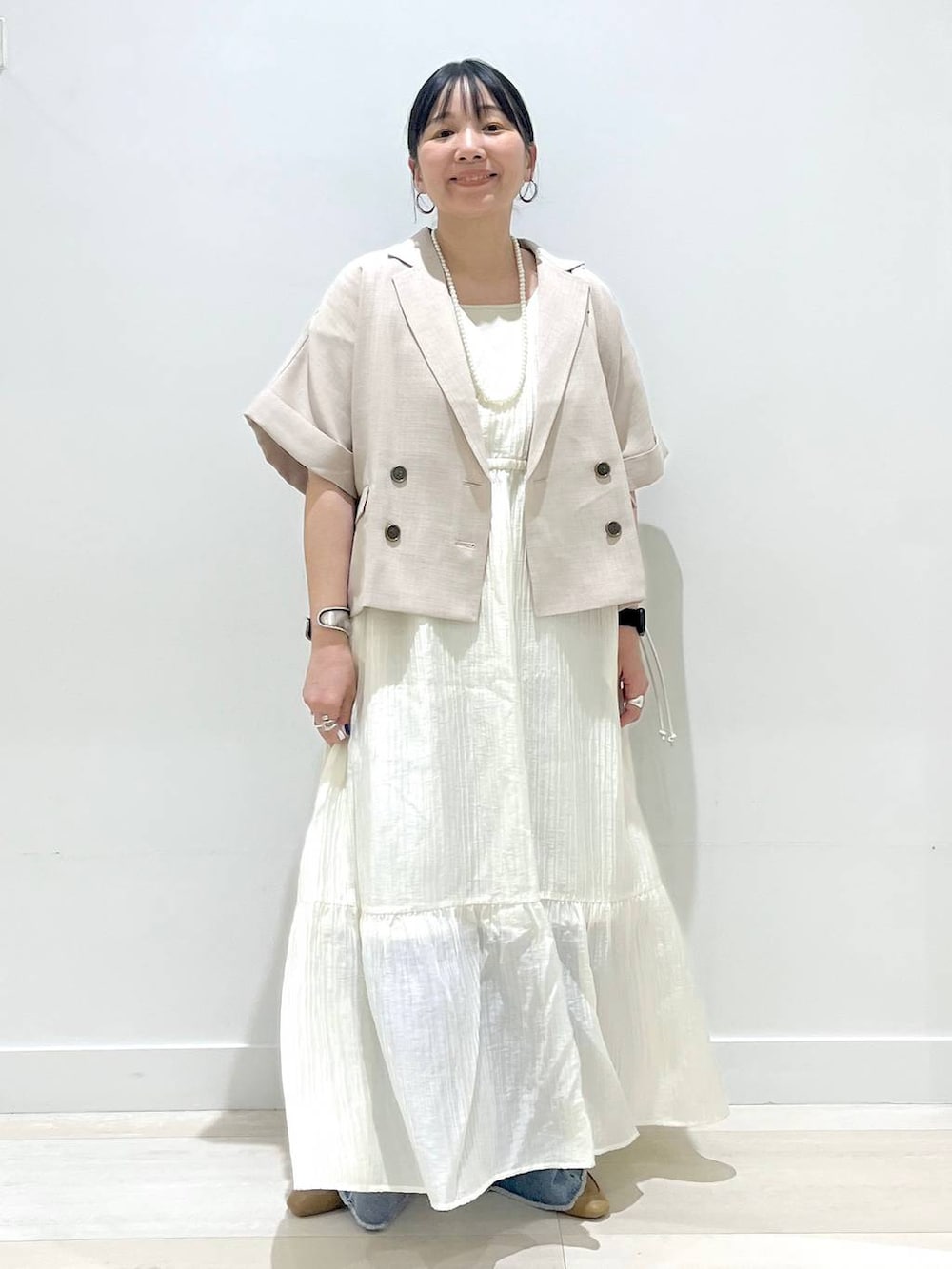 「パンツ、ワイドパンツ、ジャケットスタイル、GLOBAL WORK、まちがいない服_GLOBAL WORK、EiiS_GLOBAL WORK、フェミニン、GOOD DENIM_GLOBAL WORK、体型カバー、着痩せ・細見え、カジュアル、アウター、ワンピース、ジャケット」｜「GLOBAL WORKのらくっション踏めるバブーシュ/136007（その他シューズ、ベージュ系）」を使った、manasangwさん（レディース・155cm）の春コーディネートの7枚目の写真