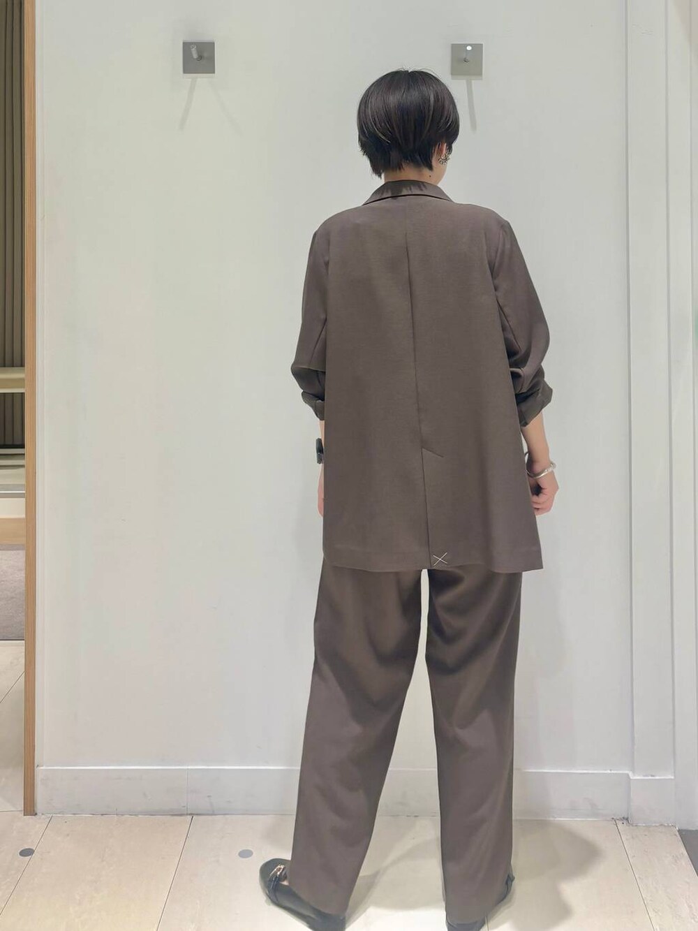 「体型カバー、着痩せ・細見え、カジュアル、ママコーデ、骨格ウェーブ、ベーシック/シンプル、GLOBAL WORK、シンプルコーデ、大人カジュアル、MATINEE LINE」|「GLOBAL WORKのApple Watch UNISEXクリアバンド/118492(デジタル腕時計、ブラック系)」を使った、しらがさん(レディース・159cm)の夏コーディネートの3枚目の写真