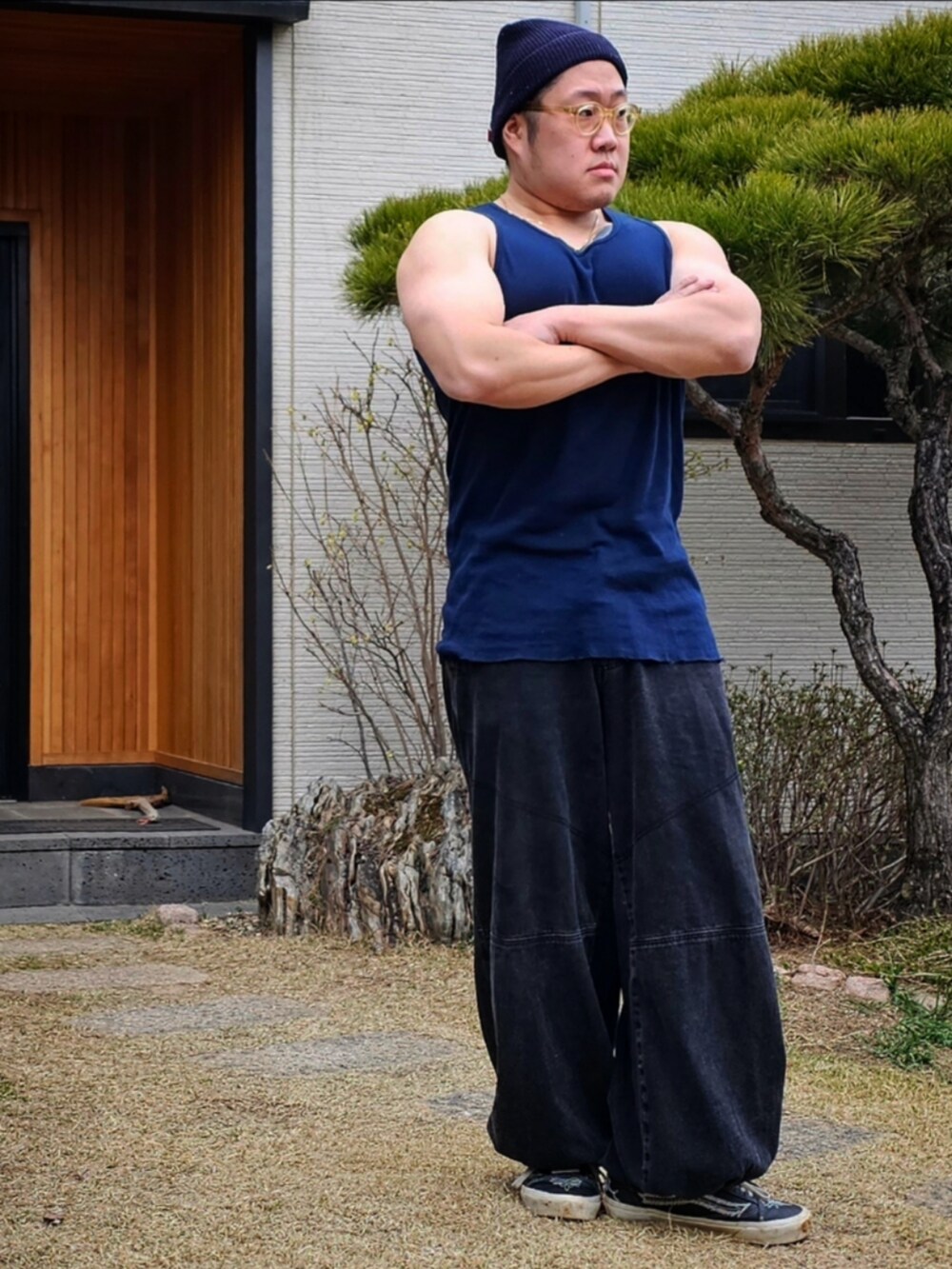 「supreme、WILLY CHAVARRIA、hakusan megane」｜「Supreme のアイテム（ニットキャップ/ビーニー、ブルー系）」を使った、Herringさん（メンズ・178cm）の春コーディネートの5枚目の写真