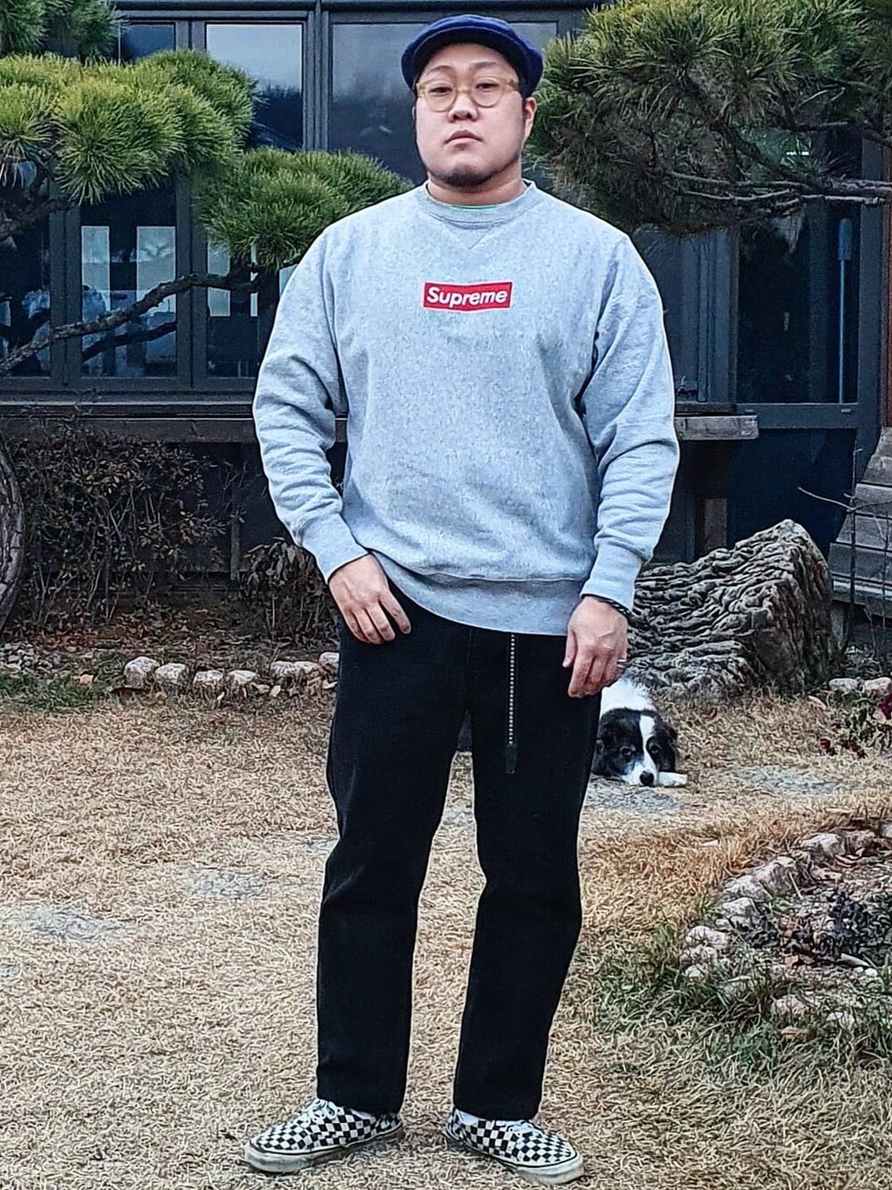 「supreme、patagonia、bordercollie」｜「Supreme のアイテム（スウェット、シルバー系）」を使った、Herringさん（メンズ・178cm）の春コーディネートの5枚目の写真