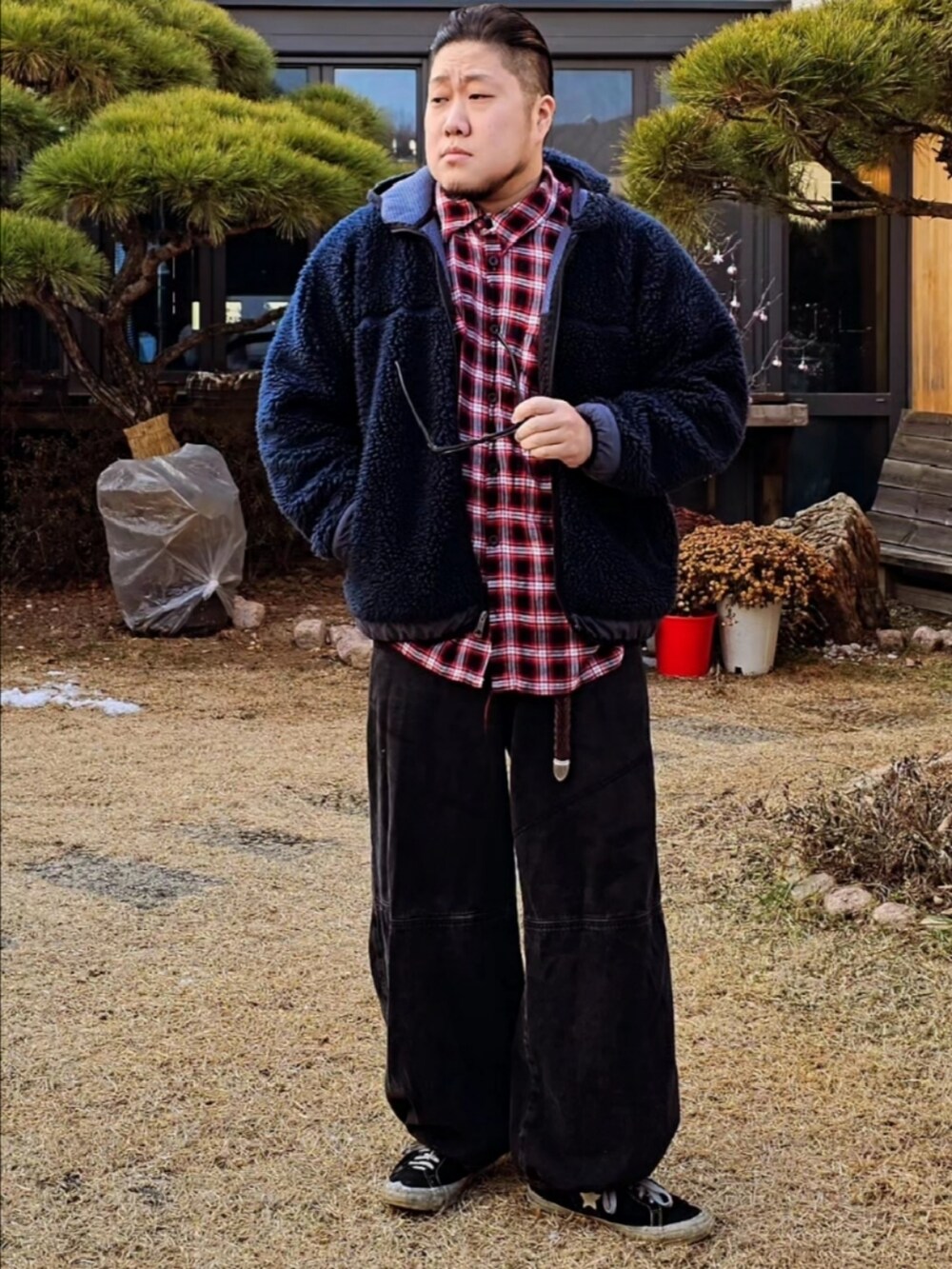 「christmas、patagonia、WILLY CHAVARRIA、SAINT M××××××」｜「patagoniaのアイテム（マウンテンパーカー、ブルー系）」を使った、Herringさん（メンズ・178cm）の冬コーディネートの3枚目の写真