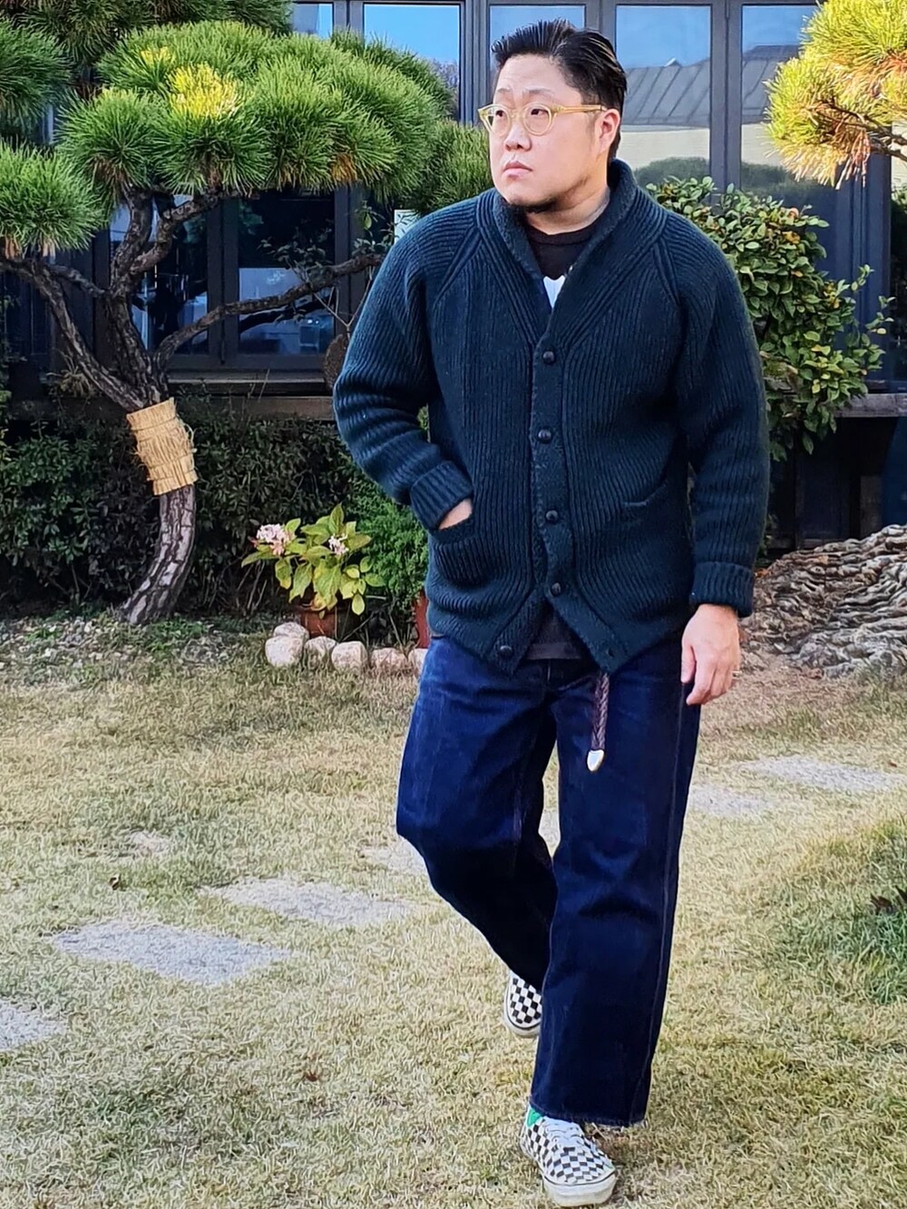 「COOTIE、At last&co、vlindfiles、korea」｜「COOTIE PRODUCTIONSのアイテム（カーディガン/ボレロ、ブルー系）」を使った、Herringさん（メンズ・178cm）の秋コーディネートの3枚目の写真