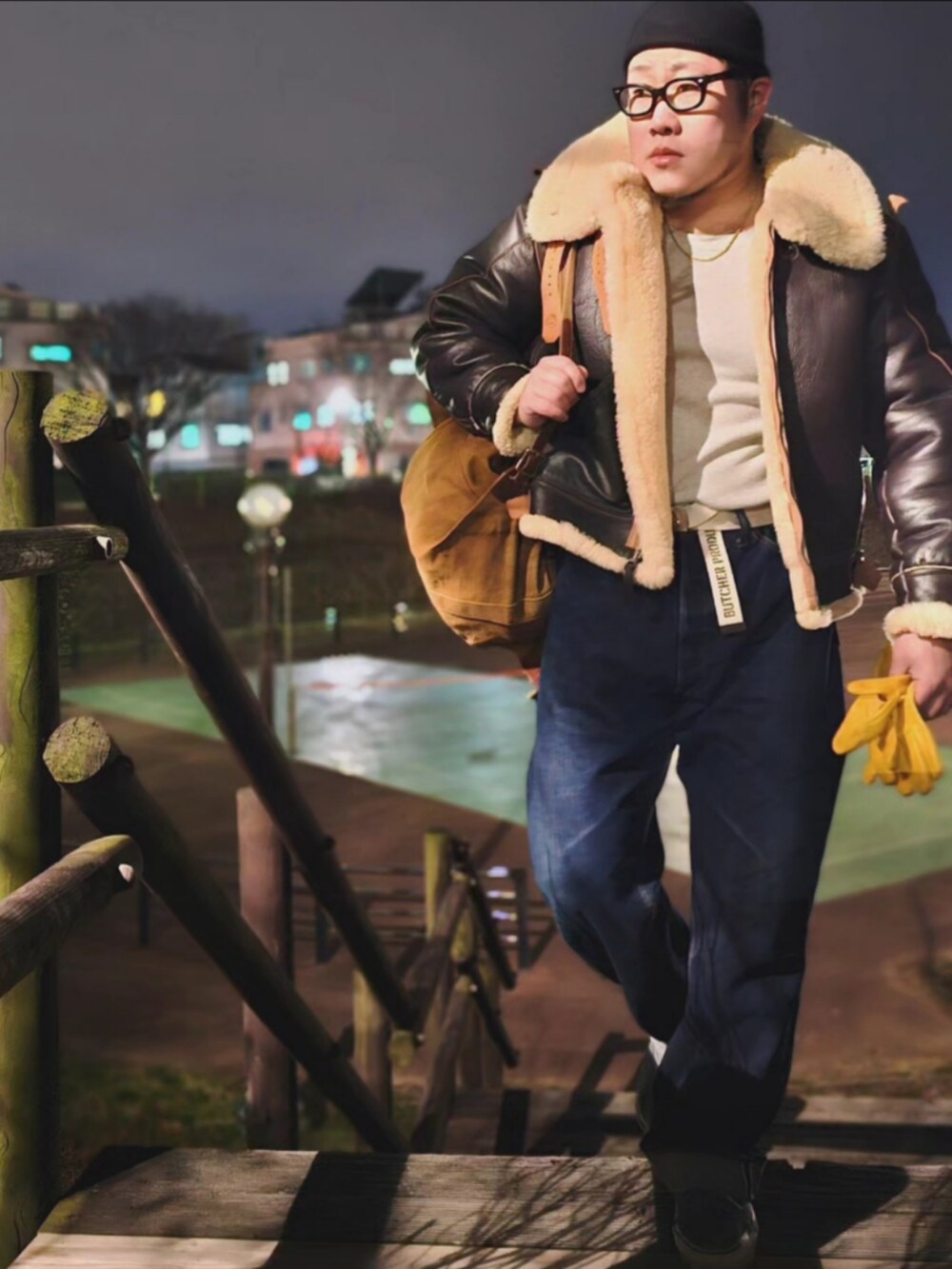 「At last&co、butcherproducts、アメカジコーデ、Aero Leathers、korea」｜「BUTCHER PRODUCTSのアイテム（スウェット、ベージュ系）」を使った、Herringさん（メンズ・178cm）の冬コーディネートの3枚目の写真