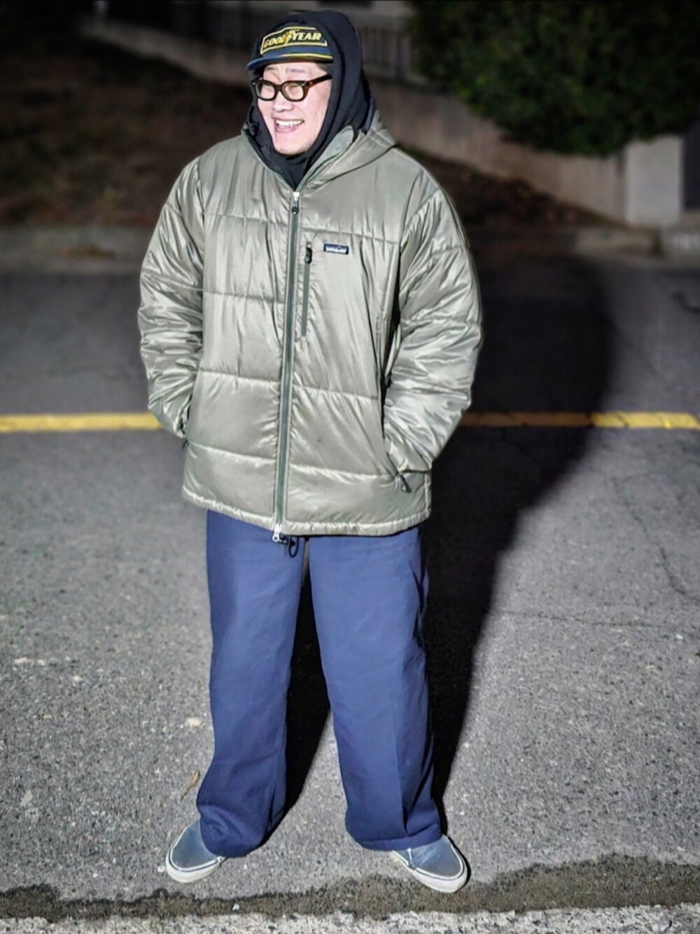 「FUCT、patagoniaMars、BEN DAVIS、VANS、vintage、korea」｜「fuctのアイテム（パーカー、ブラック系）」を使った、Herringさん（メンズ・178cm）の秋コーディネートの3枚目の写真