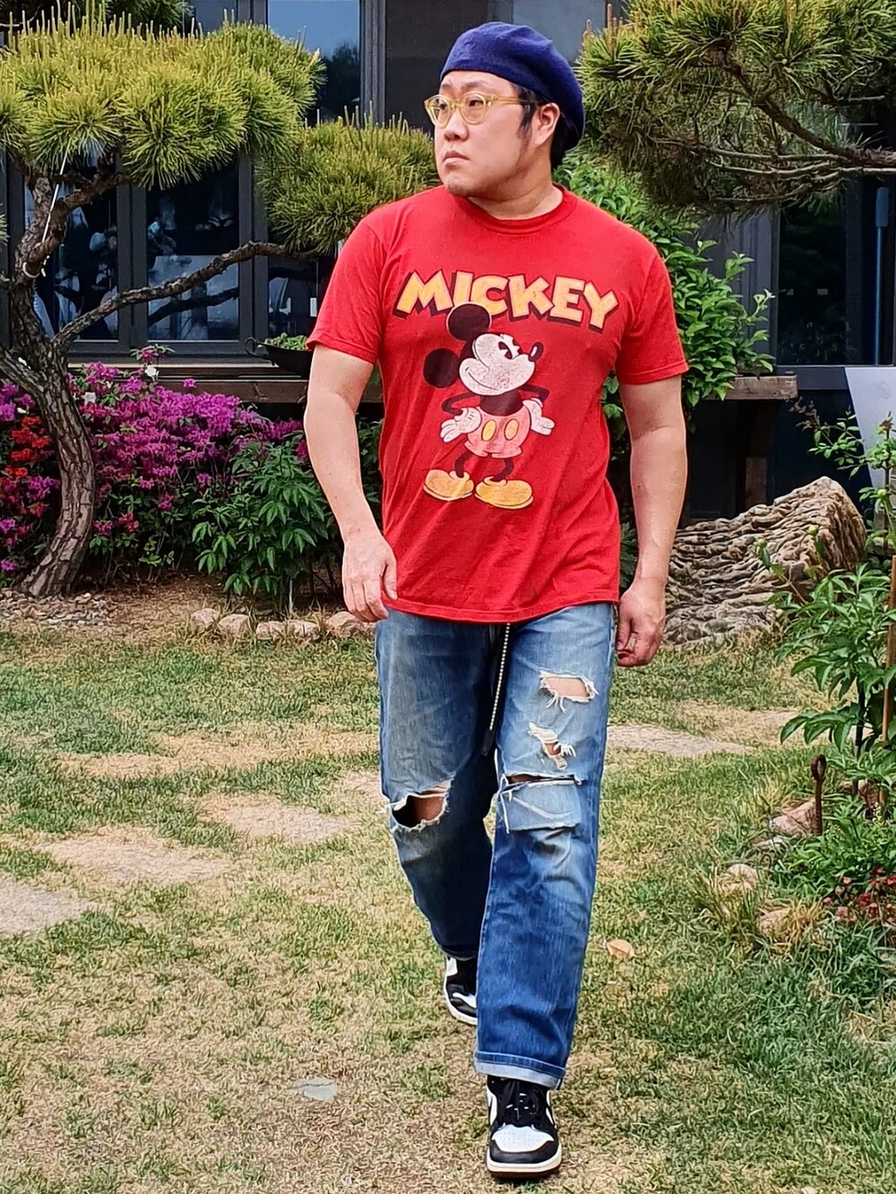 「KANGOL、BEAMS、YANKEES、Velvasheen、MICKEYTシャツ、south2west8、LEVIS VINTAGE CLOTHING」｜「Pyramids Clothingのアイテム（ナイロンジャケット、ブルー系）」を使った、Herringさん（メンズ・178cm）の春コーディネートの5枚目の写真