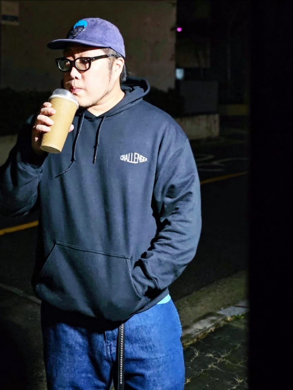 「challenger、WILLY CHAVARRIA、Dennis Rodman」｜「WILLY CHAVARRIAのアイテム（デニムパンツ、ブルー系）」を使った、Herringさん（メンズ・178cm）の秋コーディネートの5枚目の写真