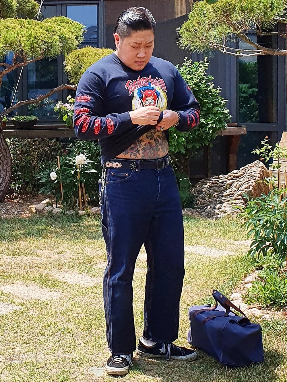「TENDERLOIN、At last&co」｜「TENDERLOINのアイテム（Tシャツ/カットソー、ブラック系）」を使った、Herringさん（メンズ・178cm）の春コーディネートの4枚目の写真