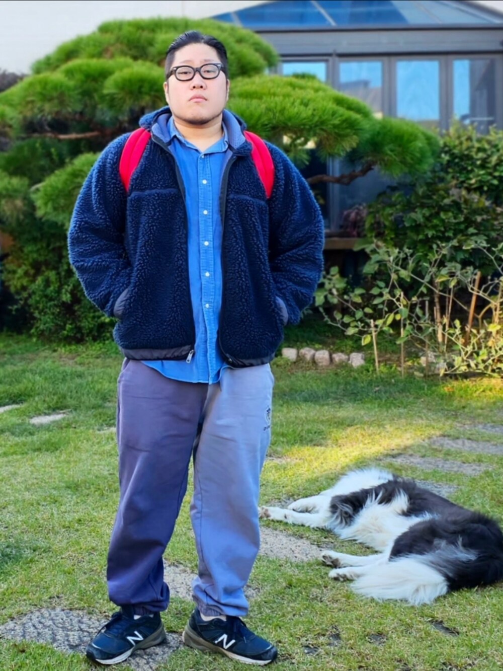 「重ね着ベストシーズン、patagonia、Polo Ralph Lauren、Dime、New Balance、south2west8」｜「DIMEのアイテム（スウェットパンツ、グレー系）」を使った、Herringさん（メンズ・178cm）の秋コーディネートの3枚目の写真