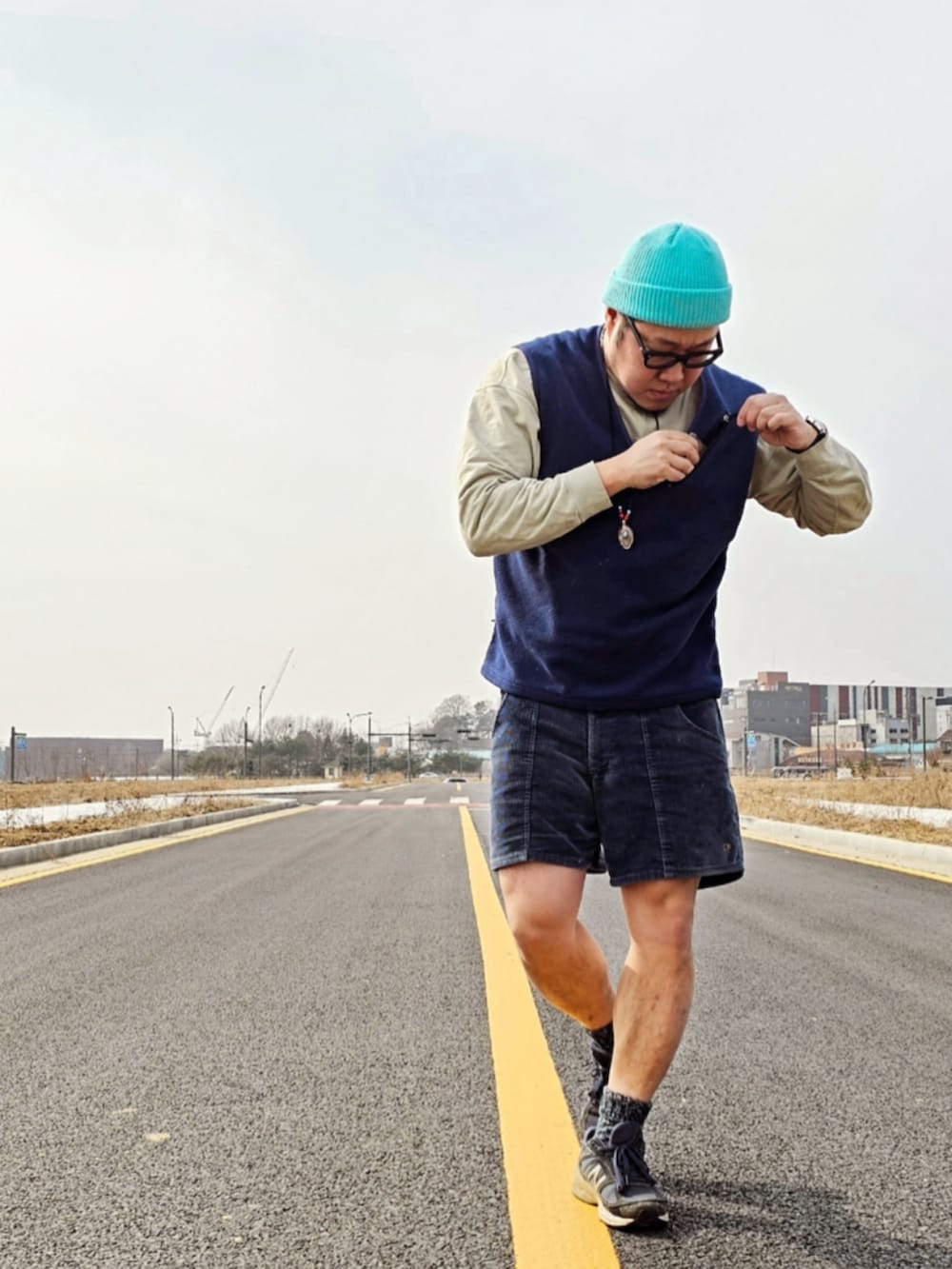 「patagonia、Ocean pacific、AURALEE、balansa、New Balance、990v5、bicycle」｜「AURALEEのアイテム（Tシャツ/カットソー、ベージュ系）」を使った、Herringさん（メンズ・178cm）の春コーディネートの3枚目の写真
