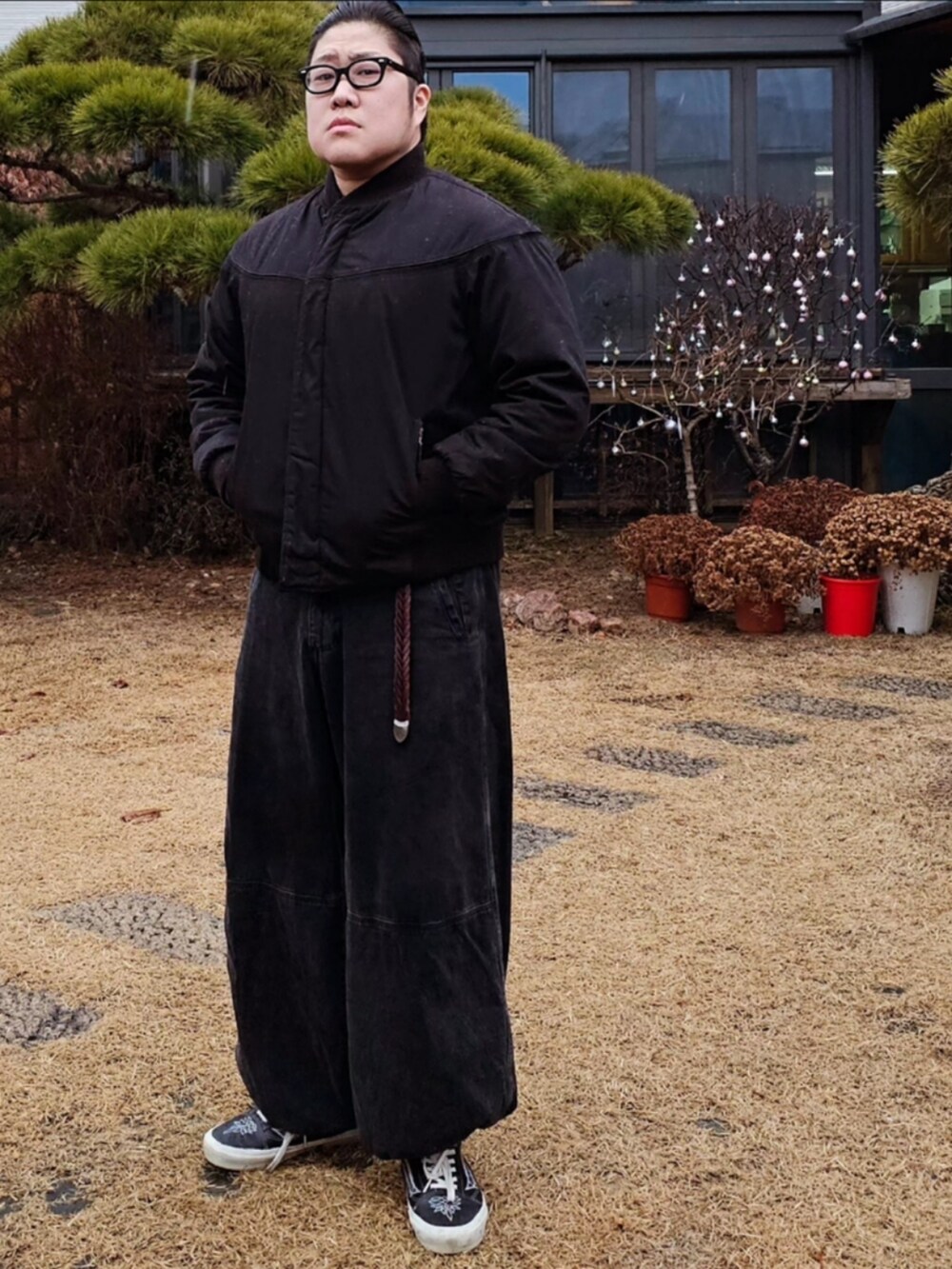 「derby jacket、FUCT、WILLY CHAVARRIA」｜「WILLY CHAVARRIAのアイテム（デニムパンツ、ブラック系）」を使った、Herringさん（メンズ・178cm）の冬コーディネートの3枚目の写真